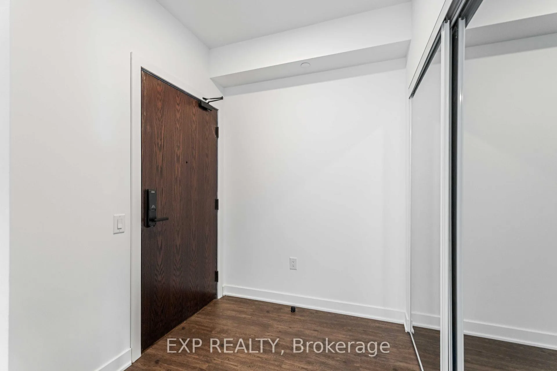 Photo 7 of Unit 1006, 2782 Barton Street E, Hamilton, Riverdale — HOMEH