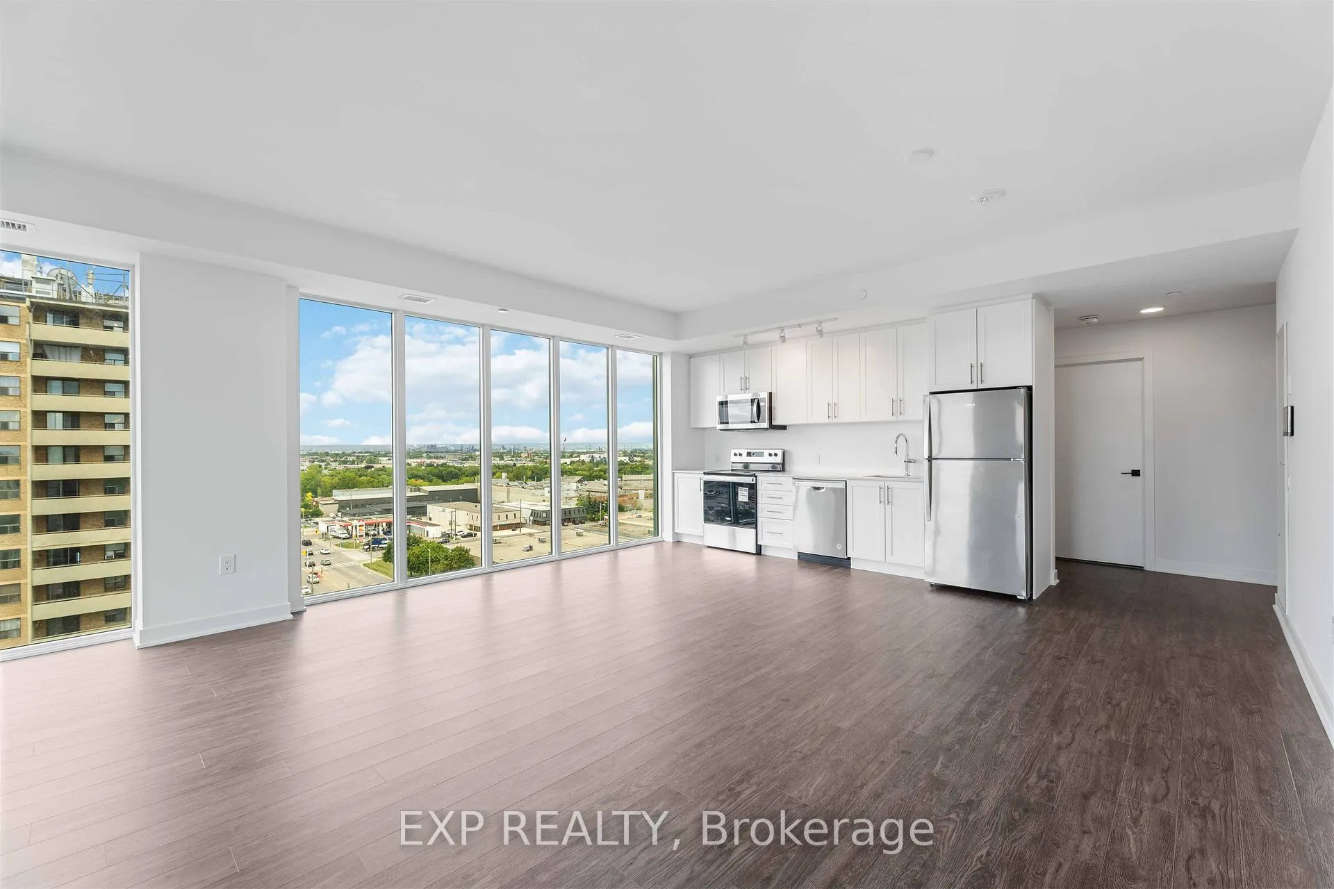 Photo 8 of Unit 1006, 2782 Barton Street E, Hamilton, Riverdale — HOMEH