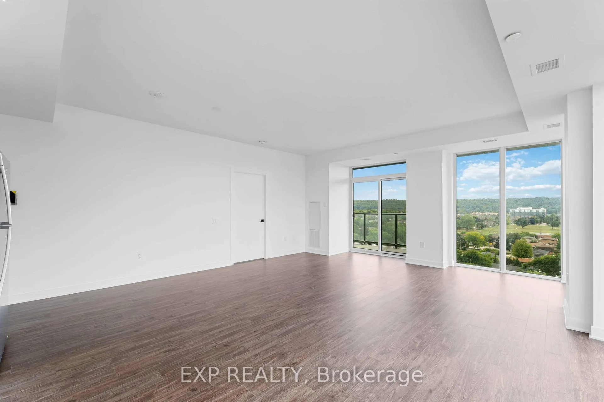 Photo 11 of Unit 1006, 2782 Barton Street E, Hamilton, Riverdale — HOMEH