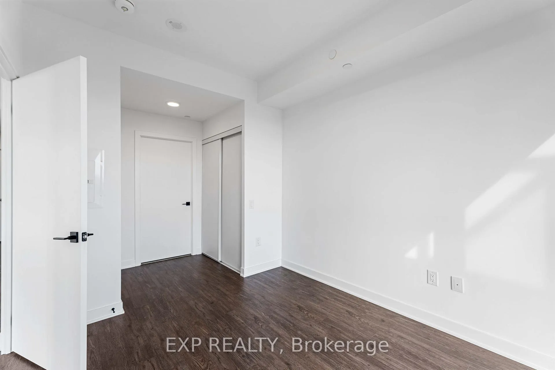 Photo 13 of Unit 1006, 2782 Barton Street E, Hamilton, Riverdale — HOMEH