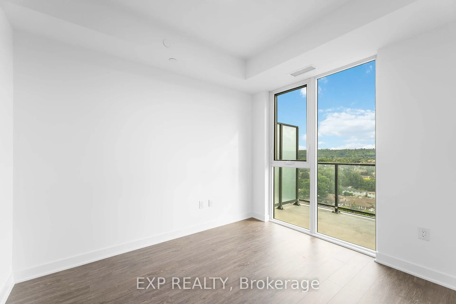 Photo 15 of Unit 1006, 2782 Barton Street E, Hamilton, Riverdale — HOMEH