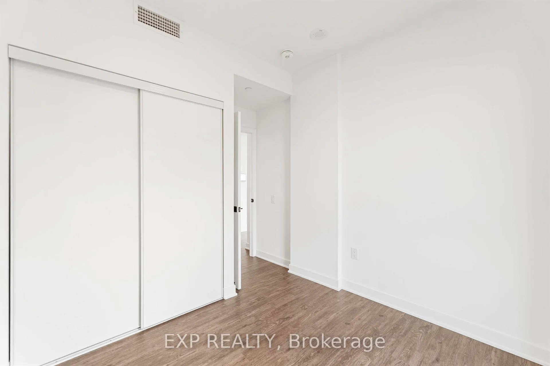 Photo 17 of Unit 1006, 2782 Barton Street E, Hamilton, Riverdale — HOMEH
