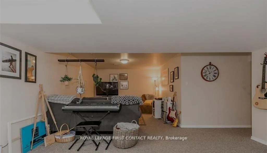 Photo 8 of 5 Monique Crescent, Barrie, East Bayfield — HOMEH