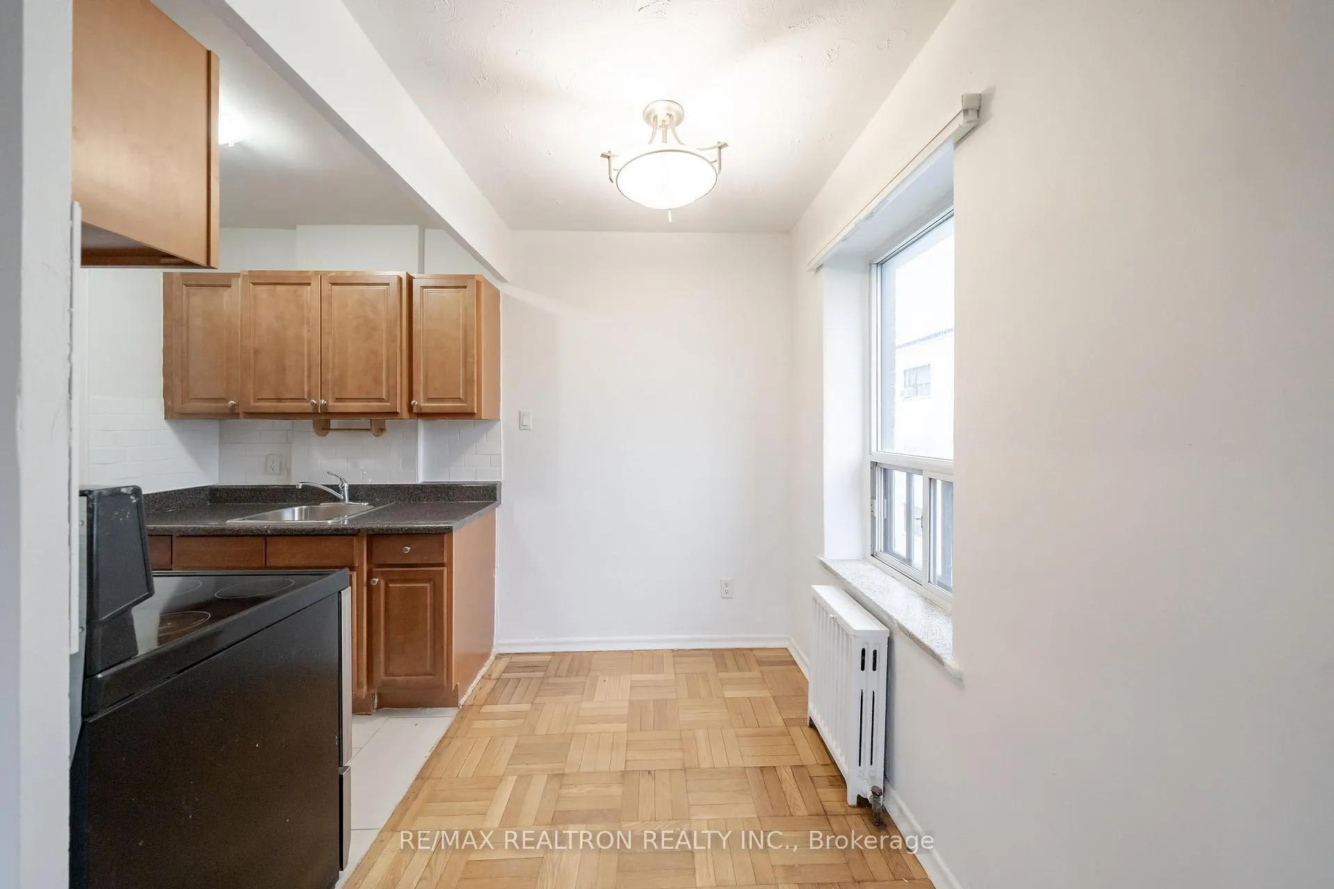 Photo 6 of Unit 208, 156 Kingston Road, Toronto, Woodbine Corridor — HOMEH