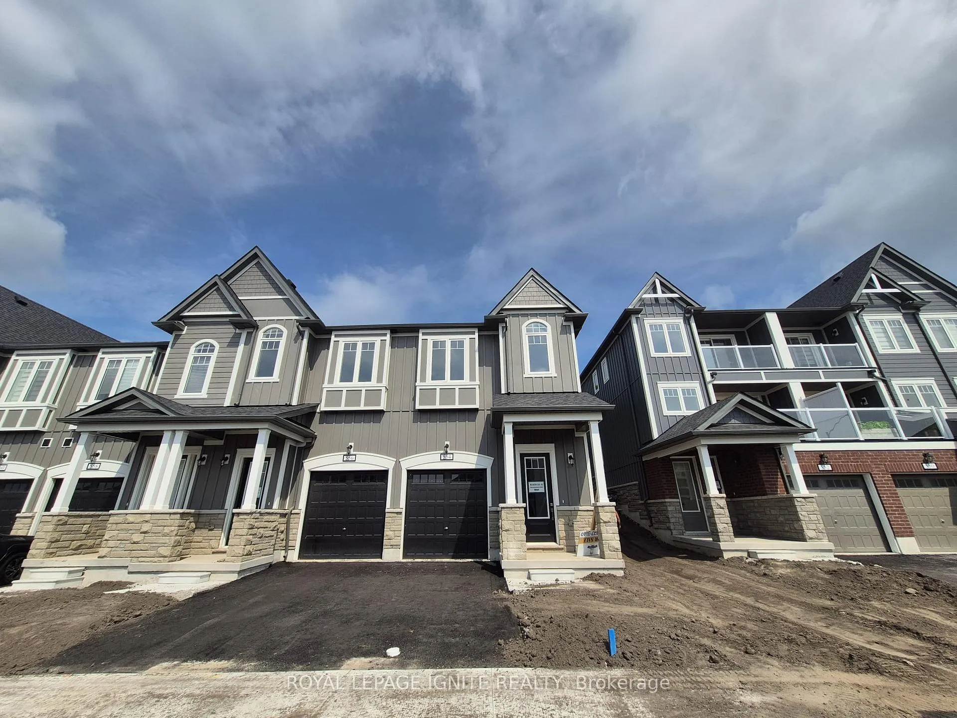 Photo 2 of 554 Hudson Crescent, Midland — HOMEH