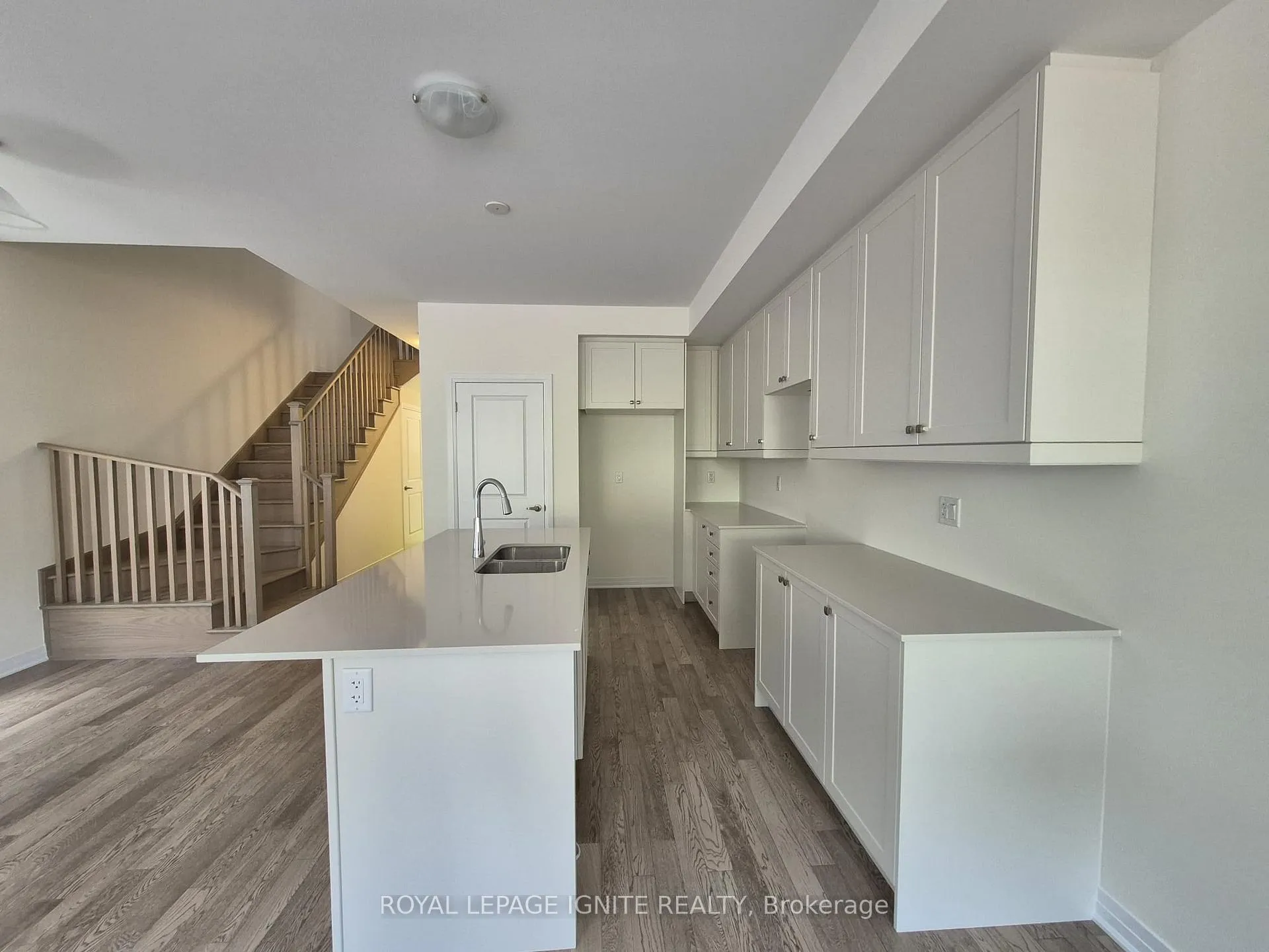 Photo 4 of 554 Hudson Crescent, Midland — HOMEH