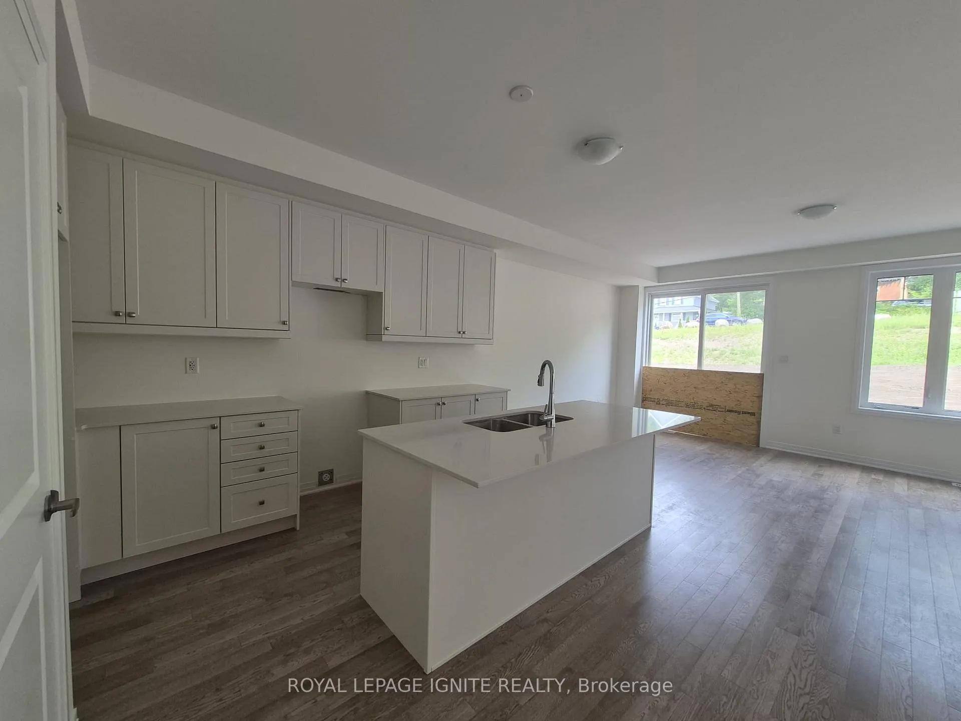 Photo 5 of 554 Hudson Crescent, Midland — HOMEH