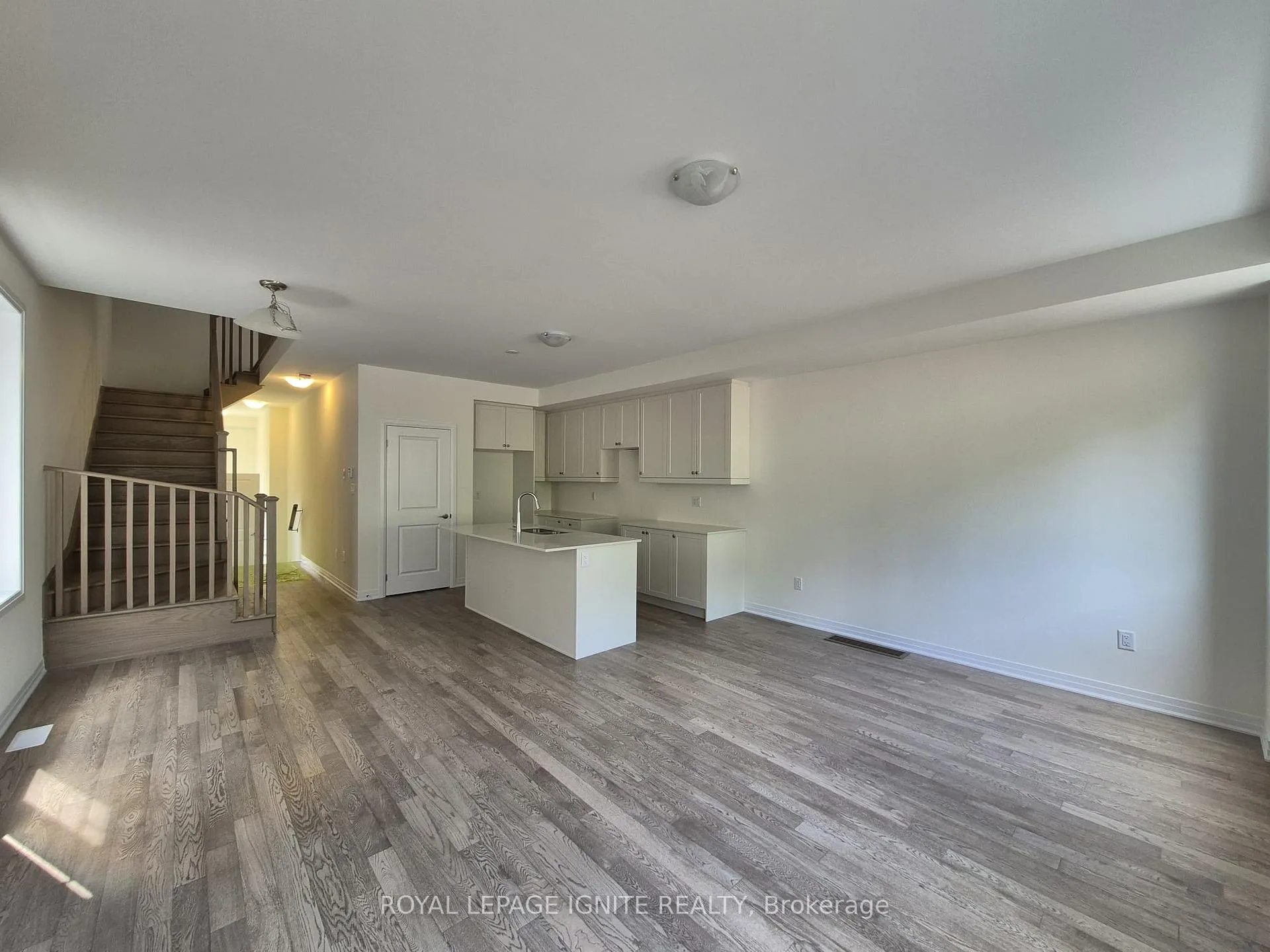 Photo 6 of 554 Hudson Crescent, Midland — HOMEH