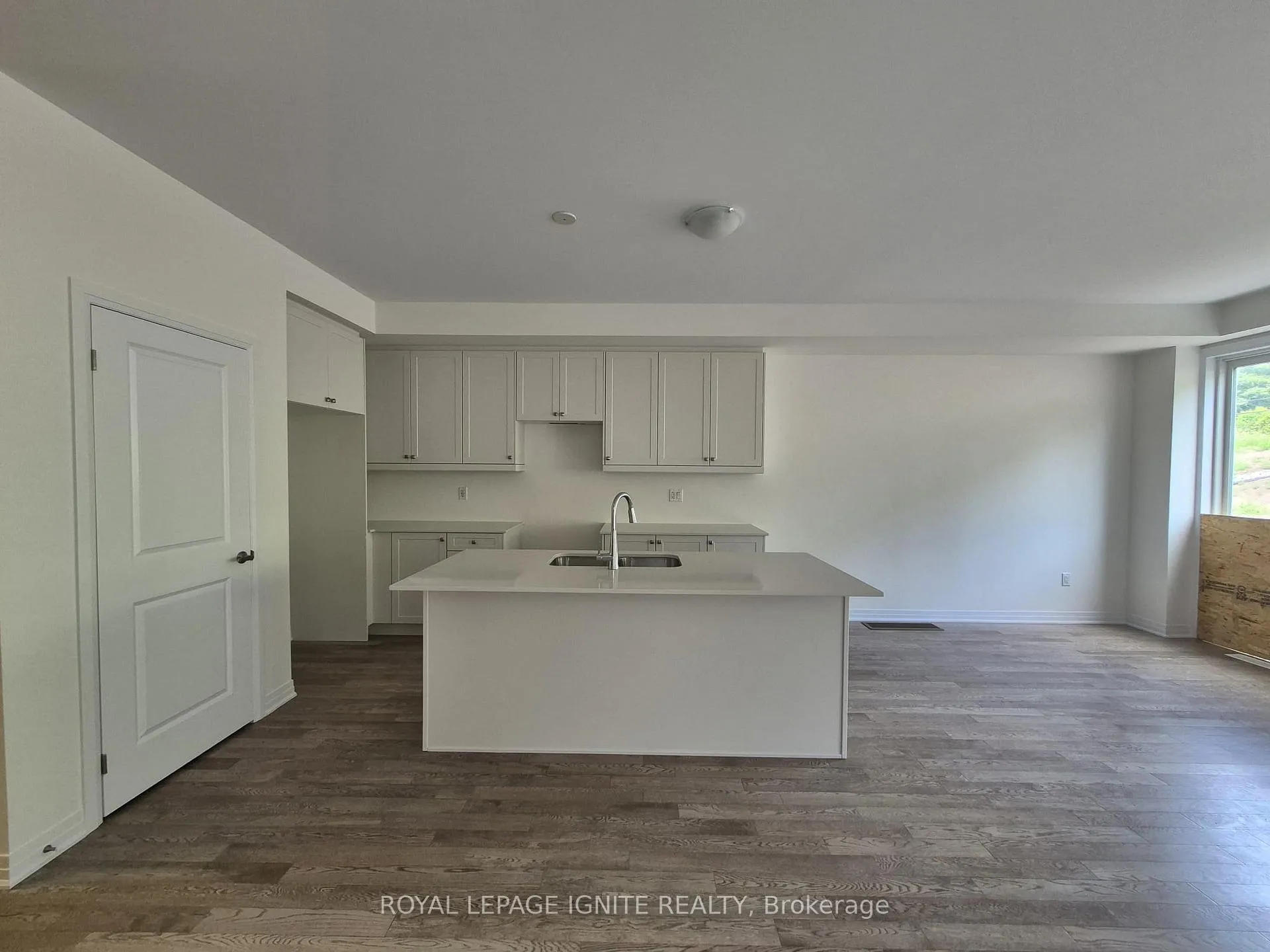 Photo 7 of 554 Hudson Crescent, Midland — HOMEH