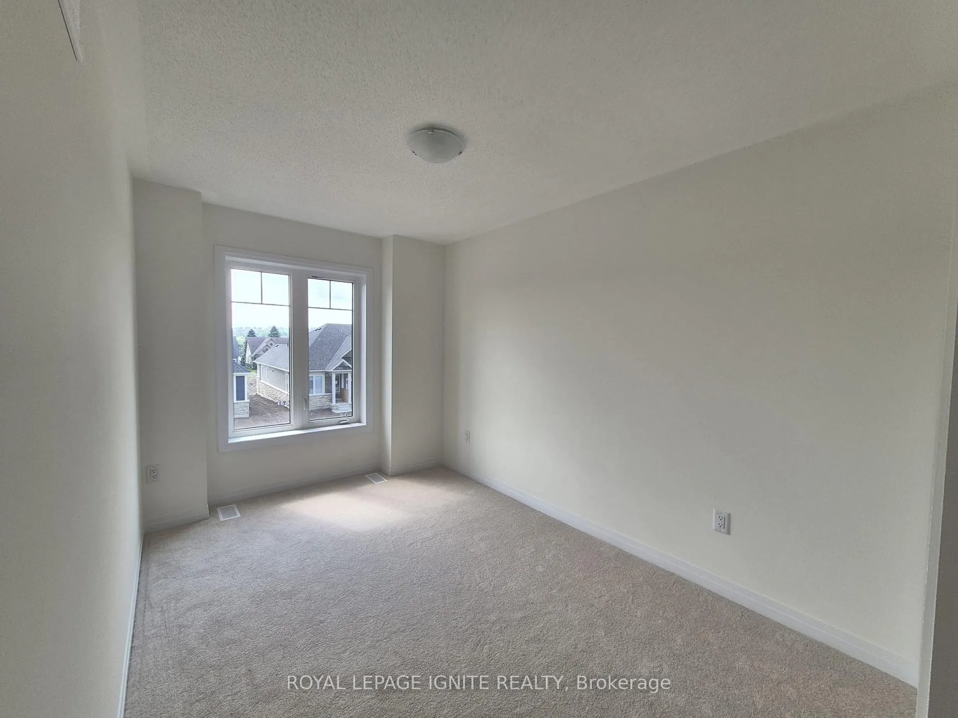 Photo 8 of 554 Hudson Crescent, Midland — HOMEH
