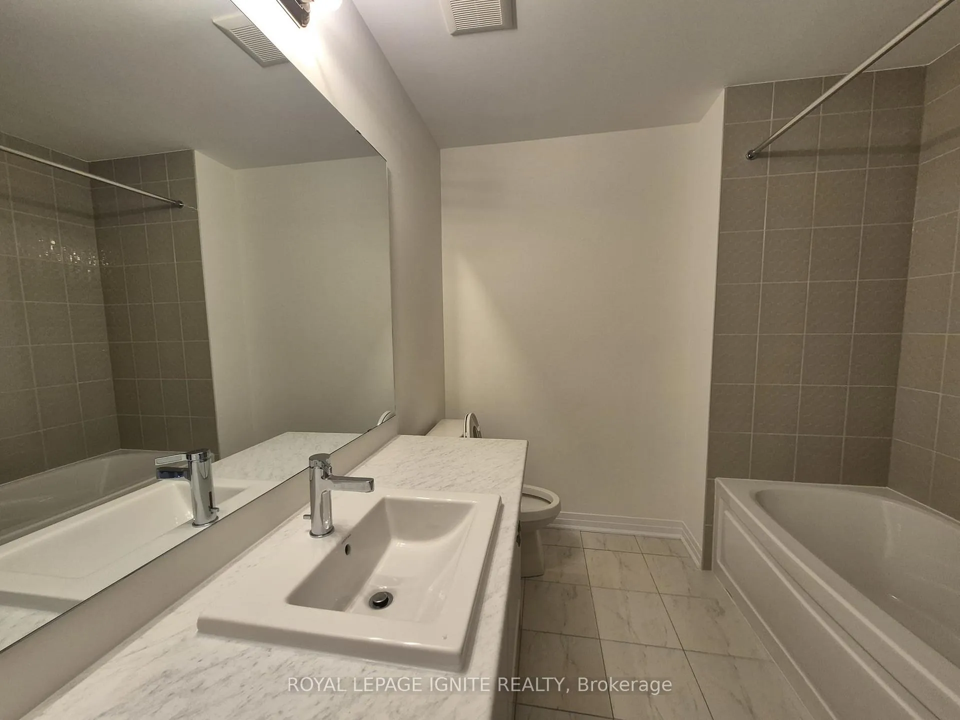 Photo 16 of 554 Hudson Crescent, Midland — HOMEH