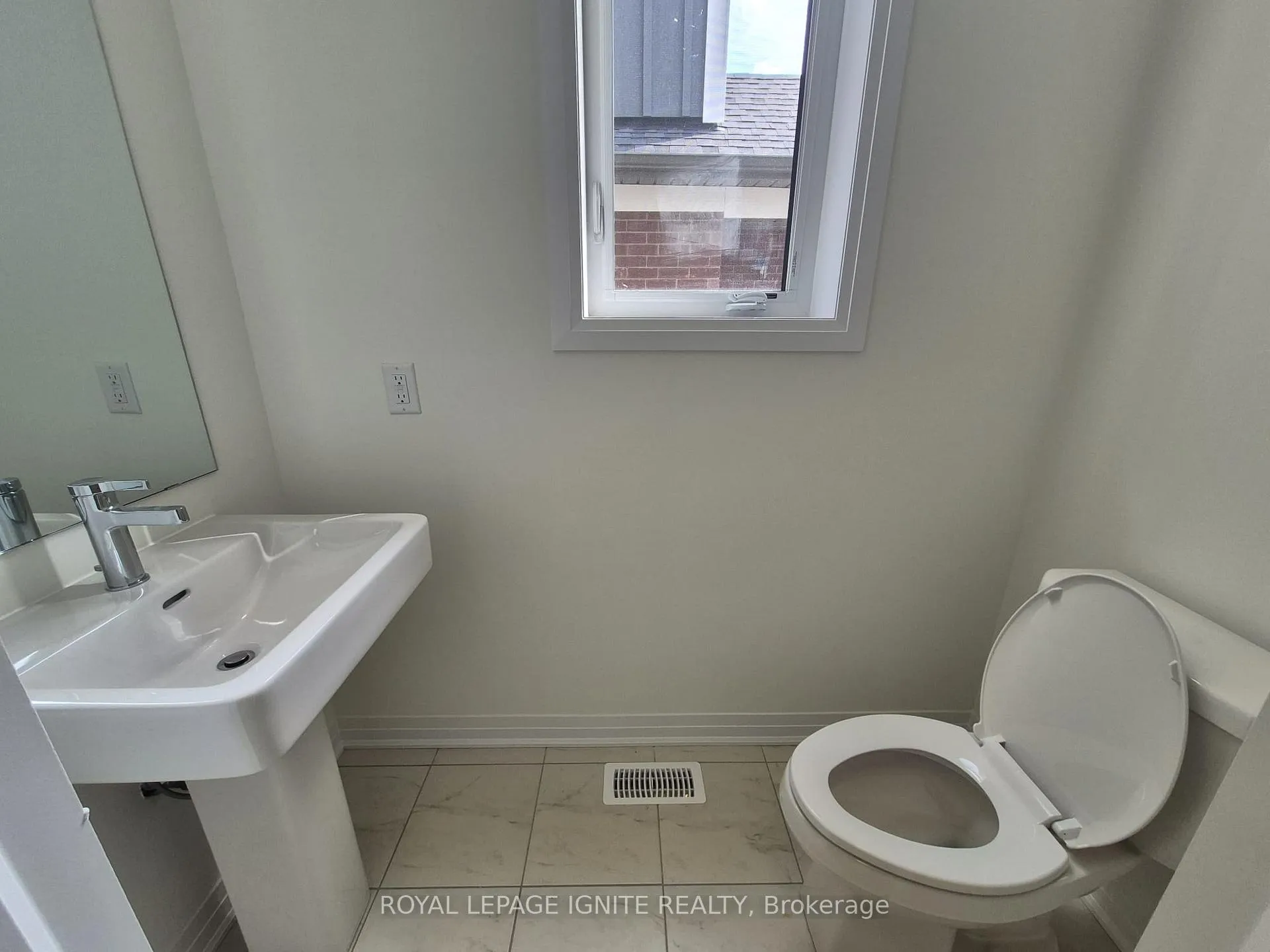 Photo 17 of 554 Hudson Crescent, Midland — HOMEH