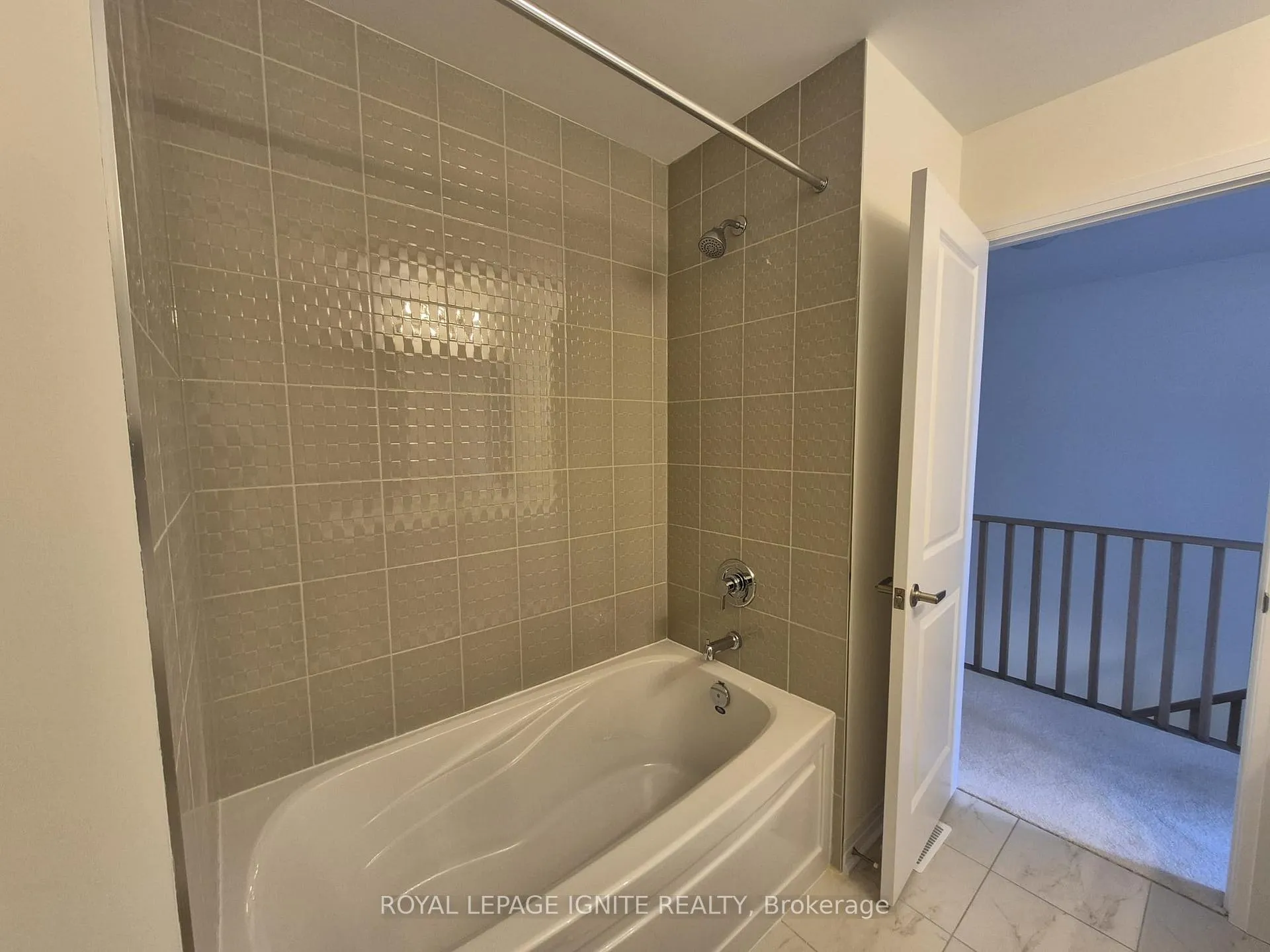 Photo 20 of 554 Hudson Crescent, Midland — HOMEH