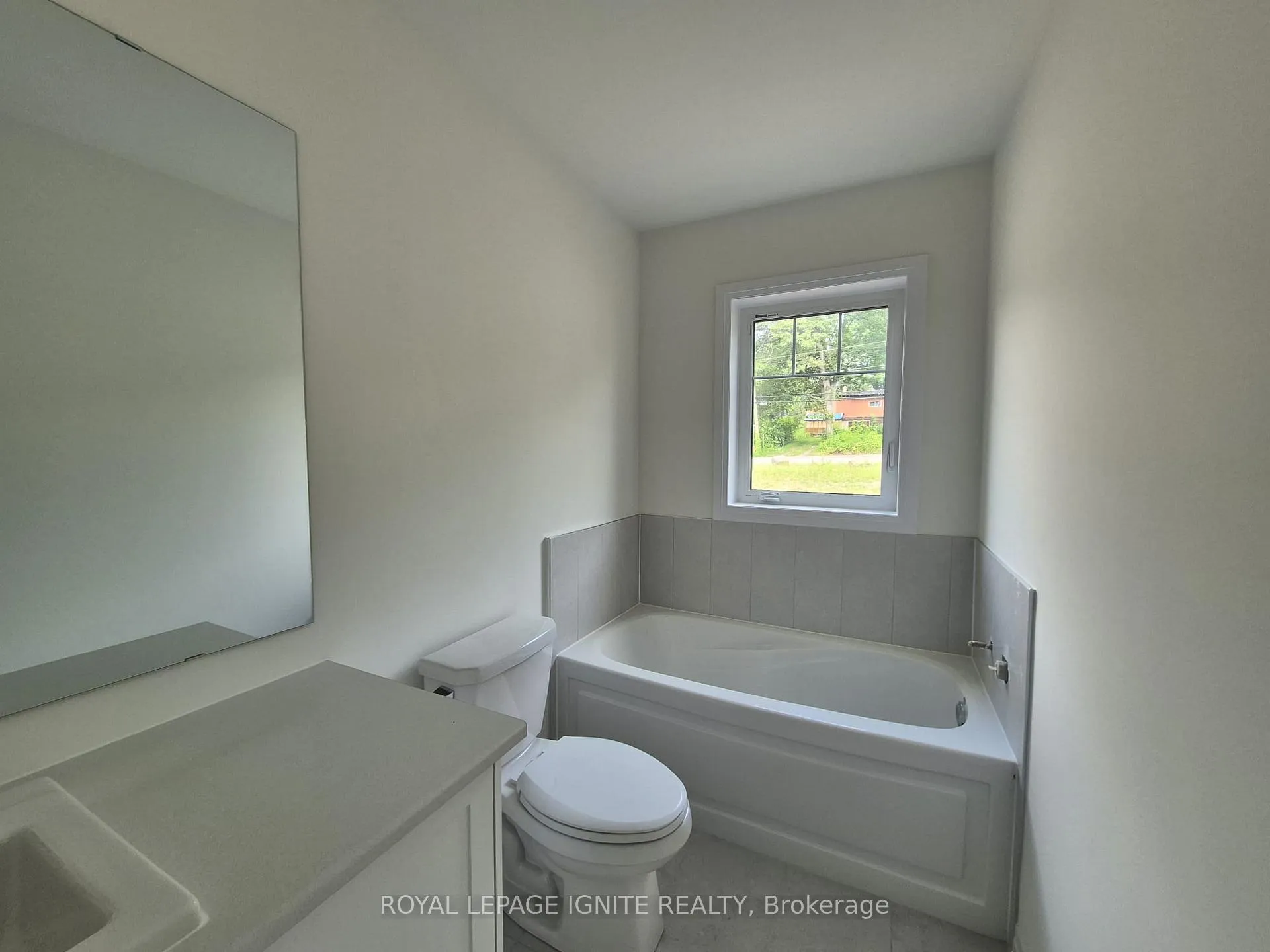 Photo 21 of 554 Hudson Crescent, Midland — HOMEH