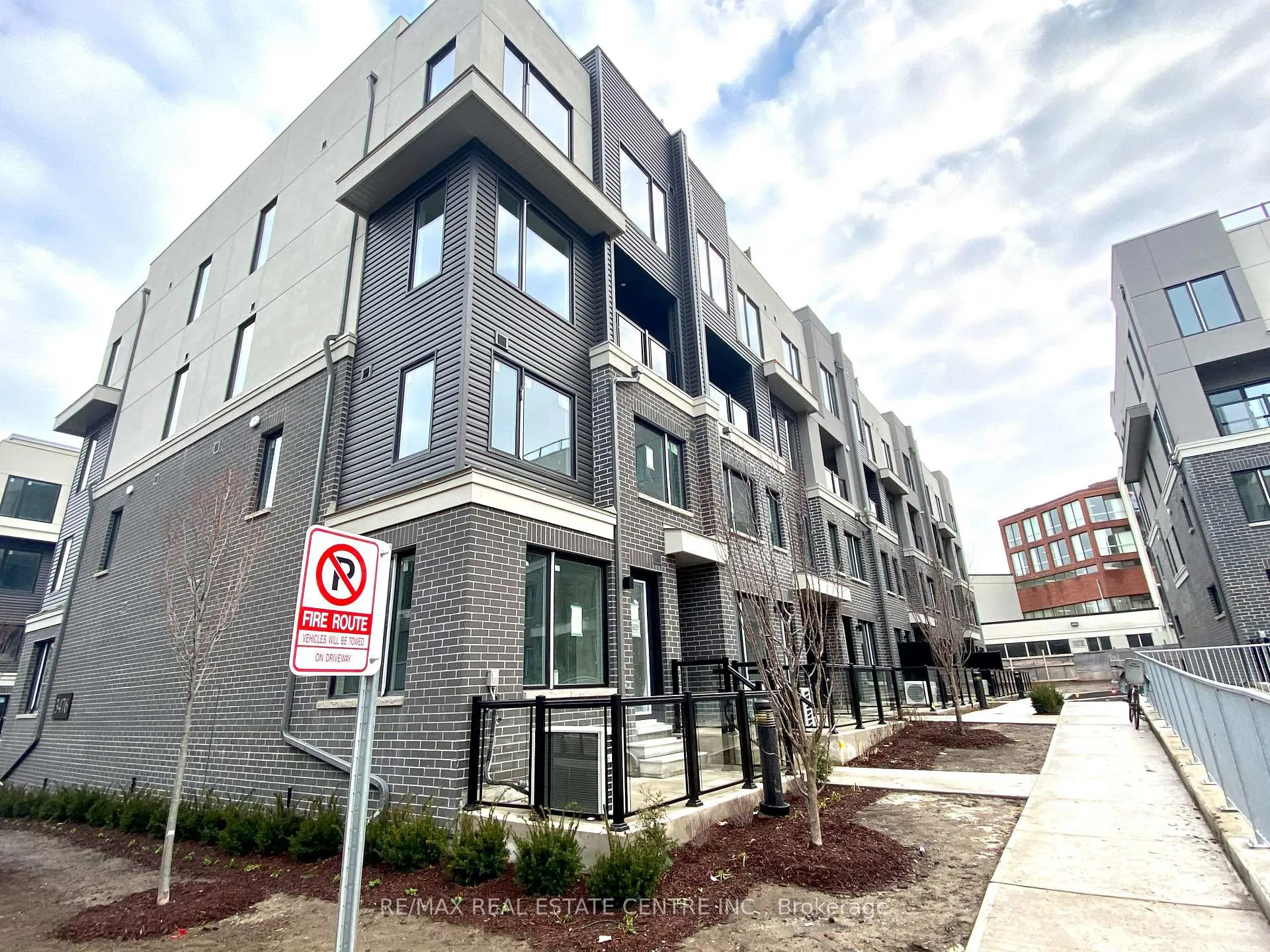 Front of Unit 5, 3483 Widdicombe Way
