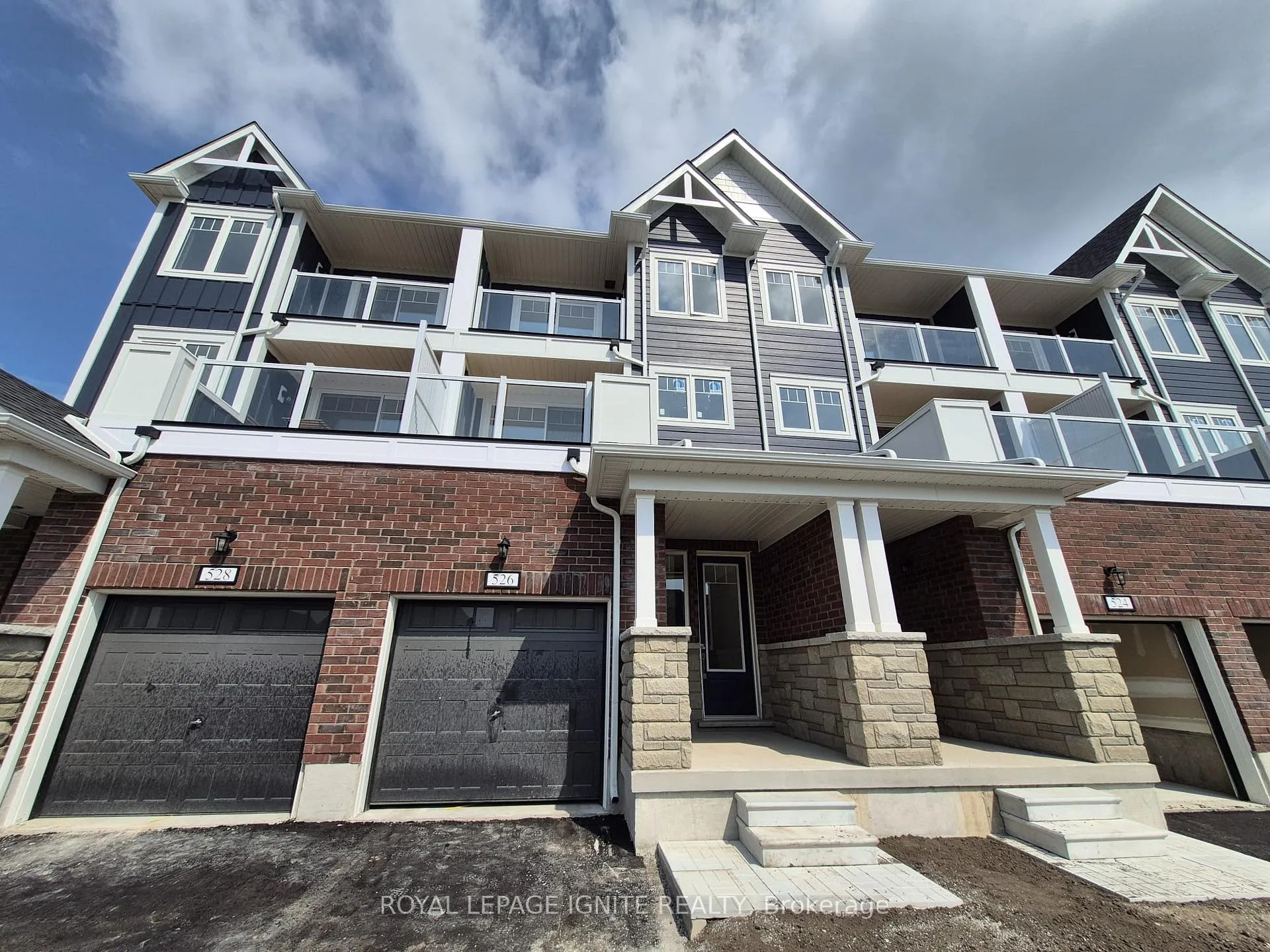 Photo 1 of 526 Hudson Crescent, Midland — HOMEH