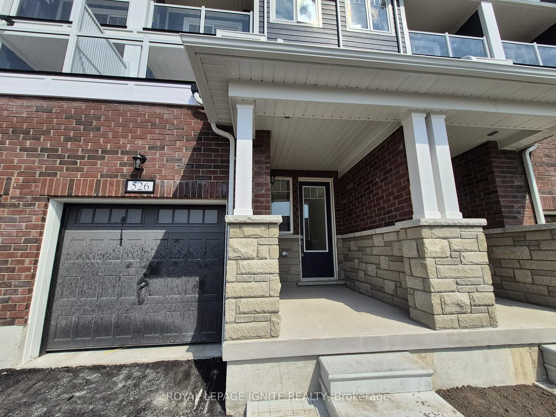 Photo 2 of 526 Hudson Crescent, Midland — HOMEH