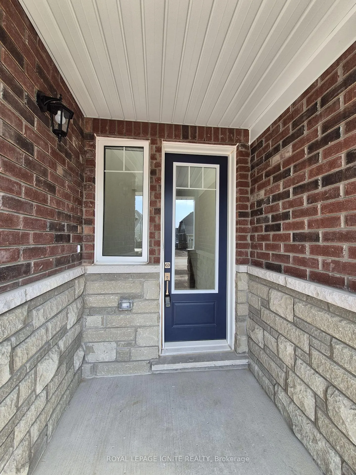 Photo 3 of 526 Hudson Crescent, Midland — HOMEH