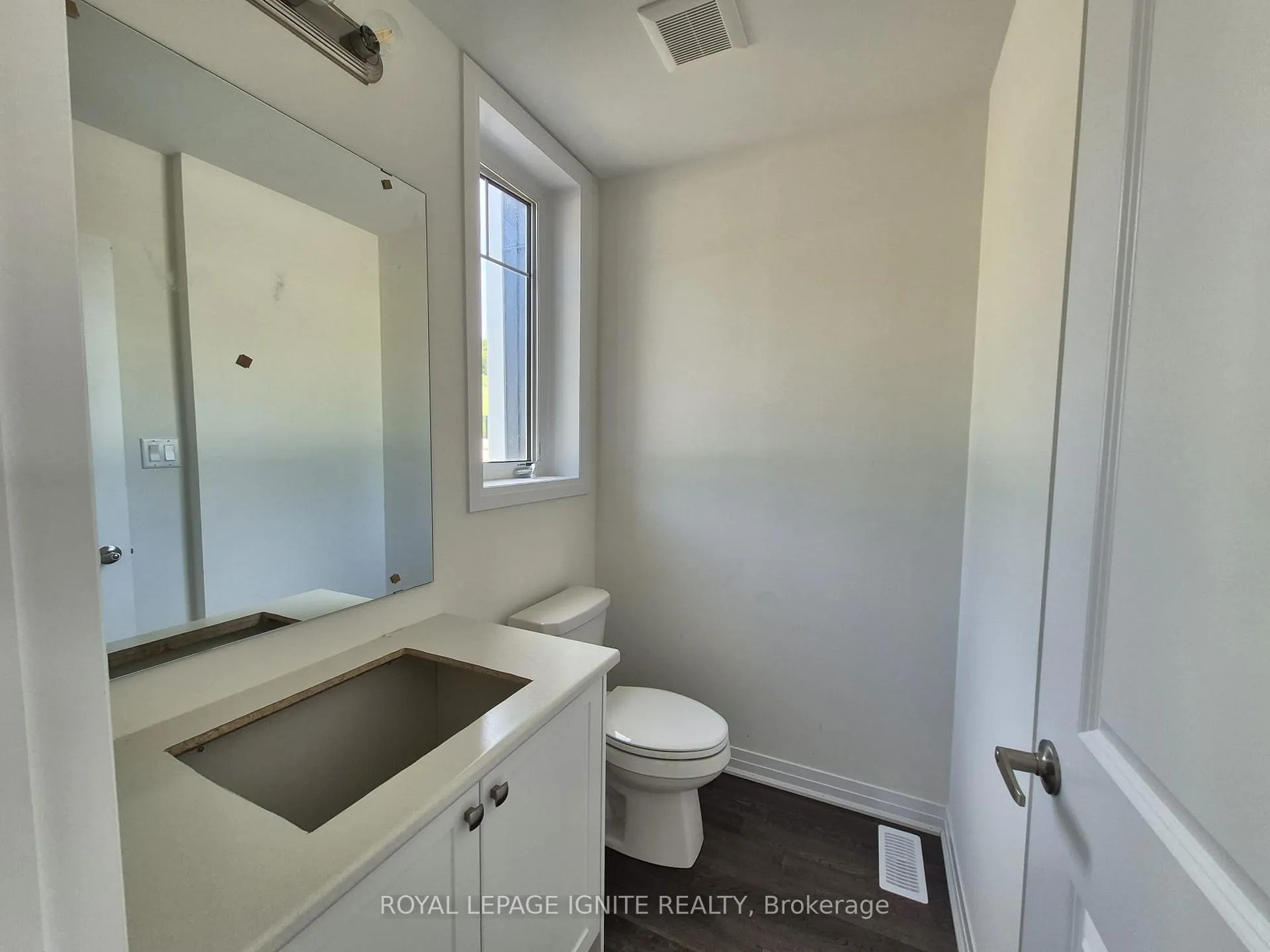 Photo 6 of 526 Hudson Crescent, Midland — HOMEH