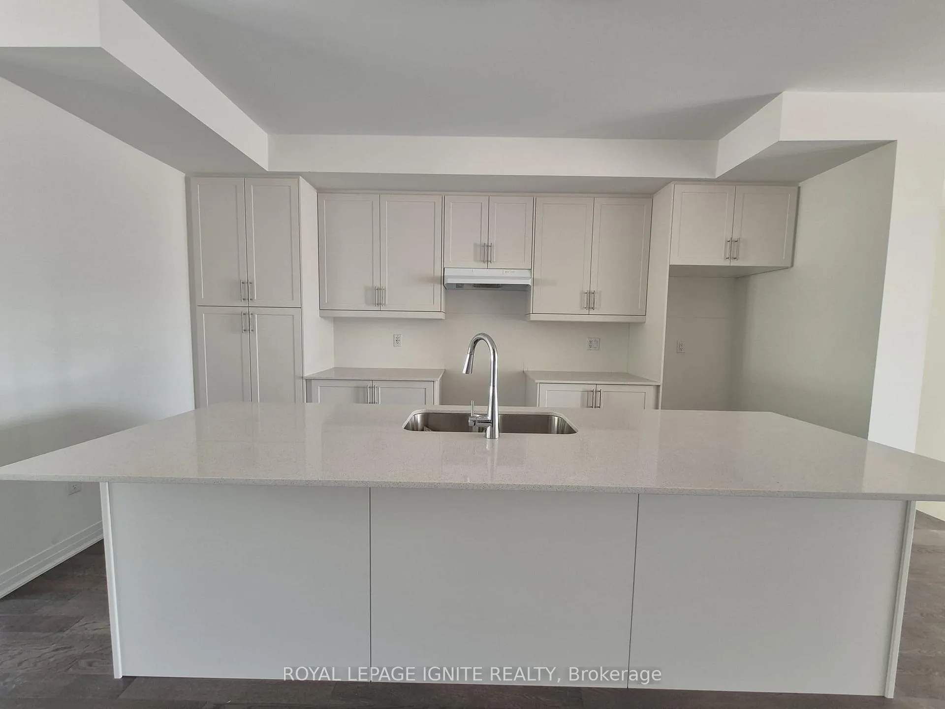 Photo 7 of 526 Hudson Crescent, Midland — HOMEH