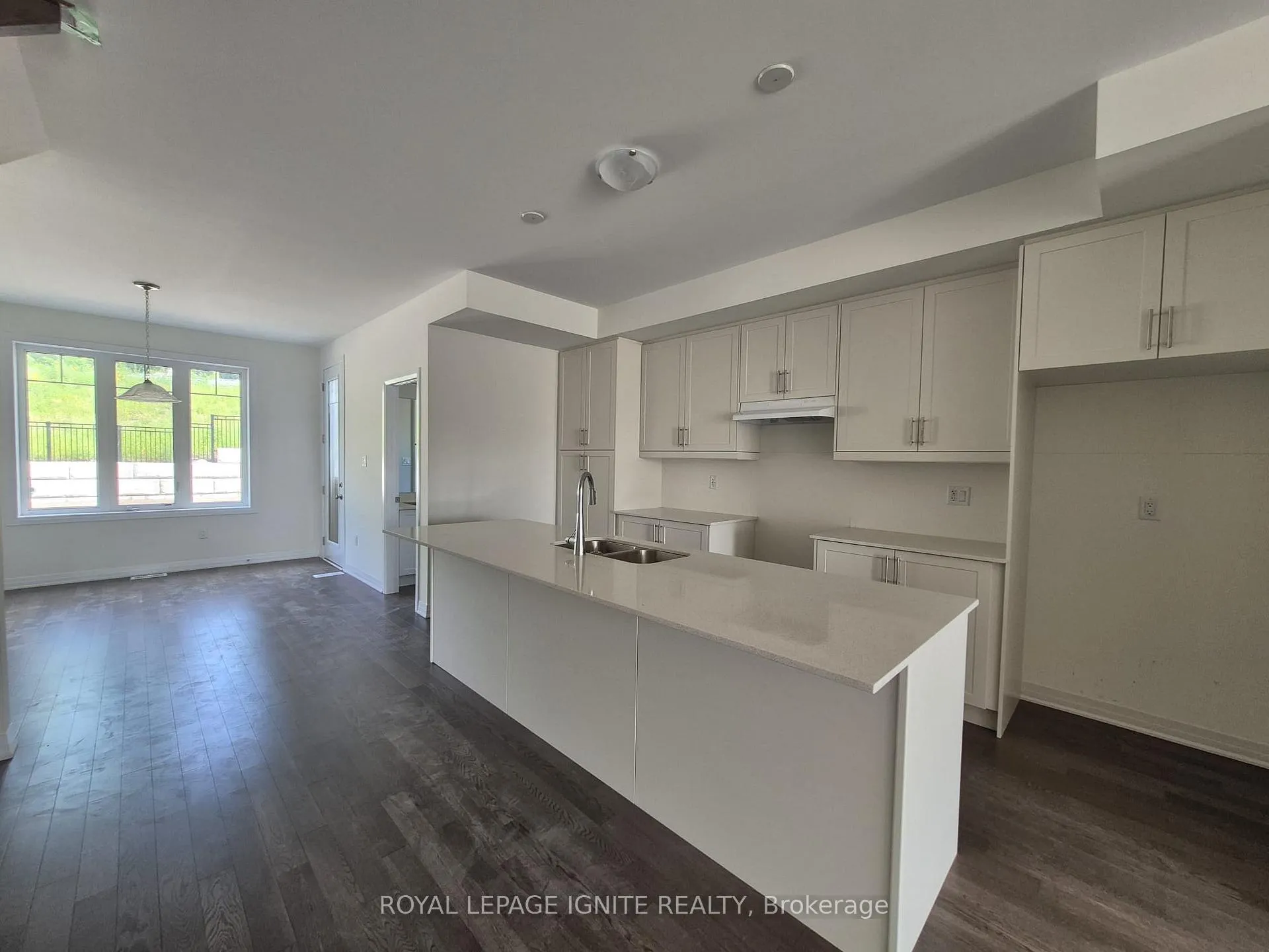 Photo 8 of 526 Hudson Crescent, Midland — HOMEH