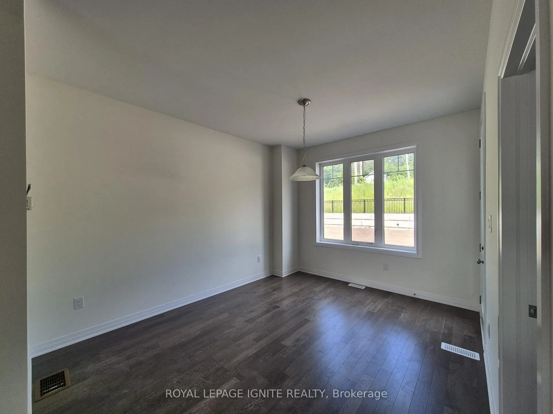 Photo 9 of 526 Hudson Crescent, Midland — HOMEH