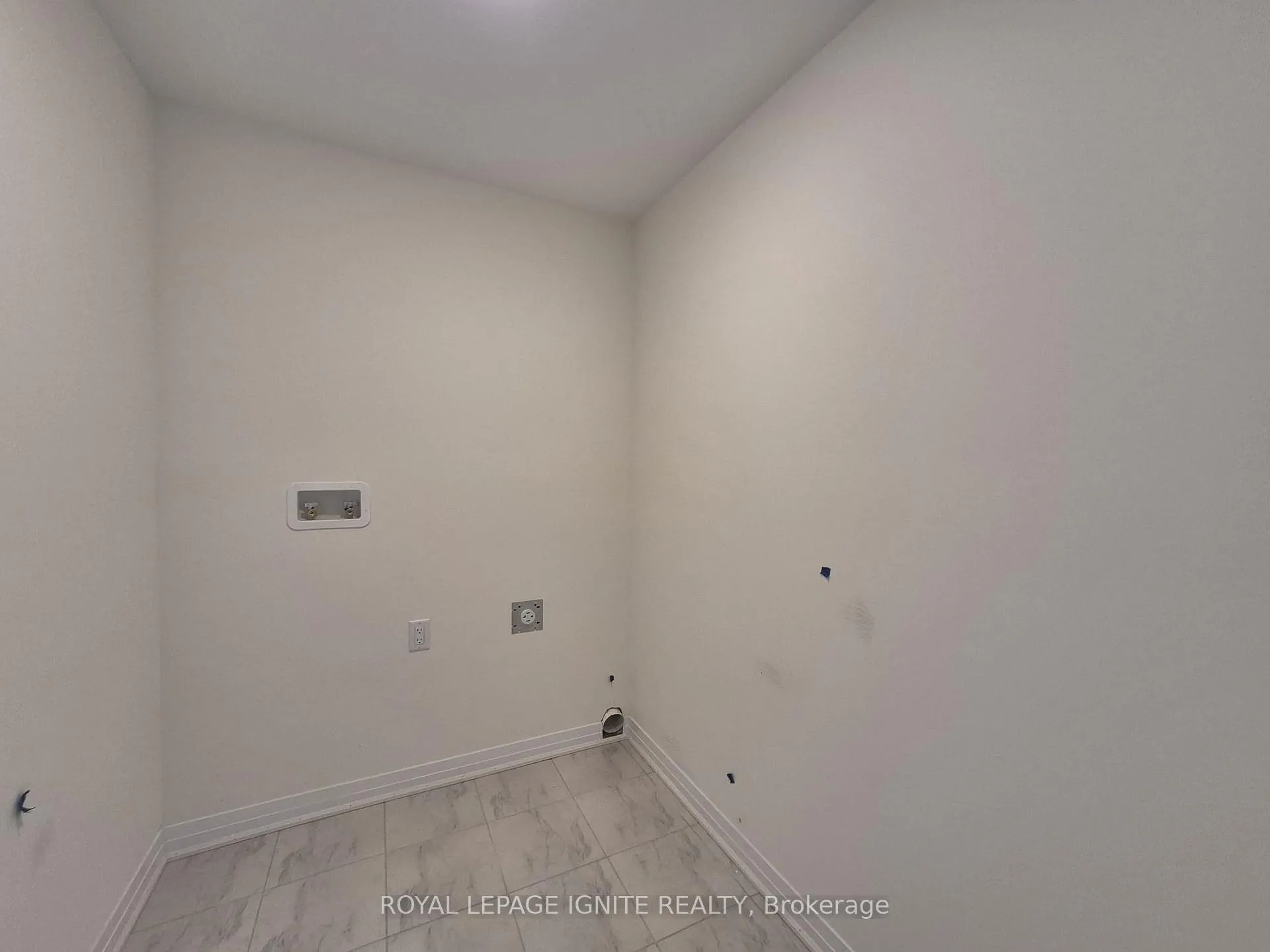Photo 16 of 526 Hudson Crescent, Midland — HOMEH