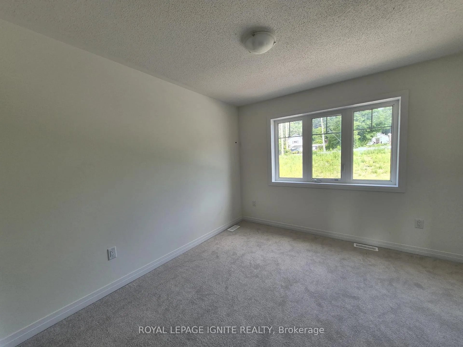 Photo 17 of 526 Hudson Crescent, Midland — HOMEH