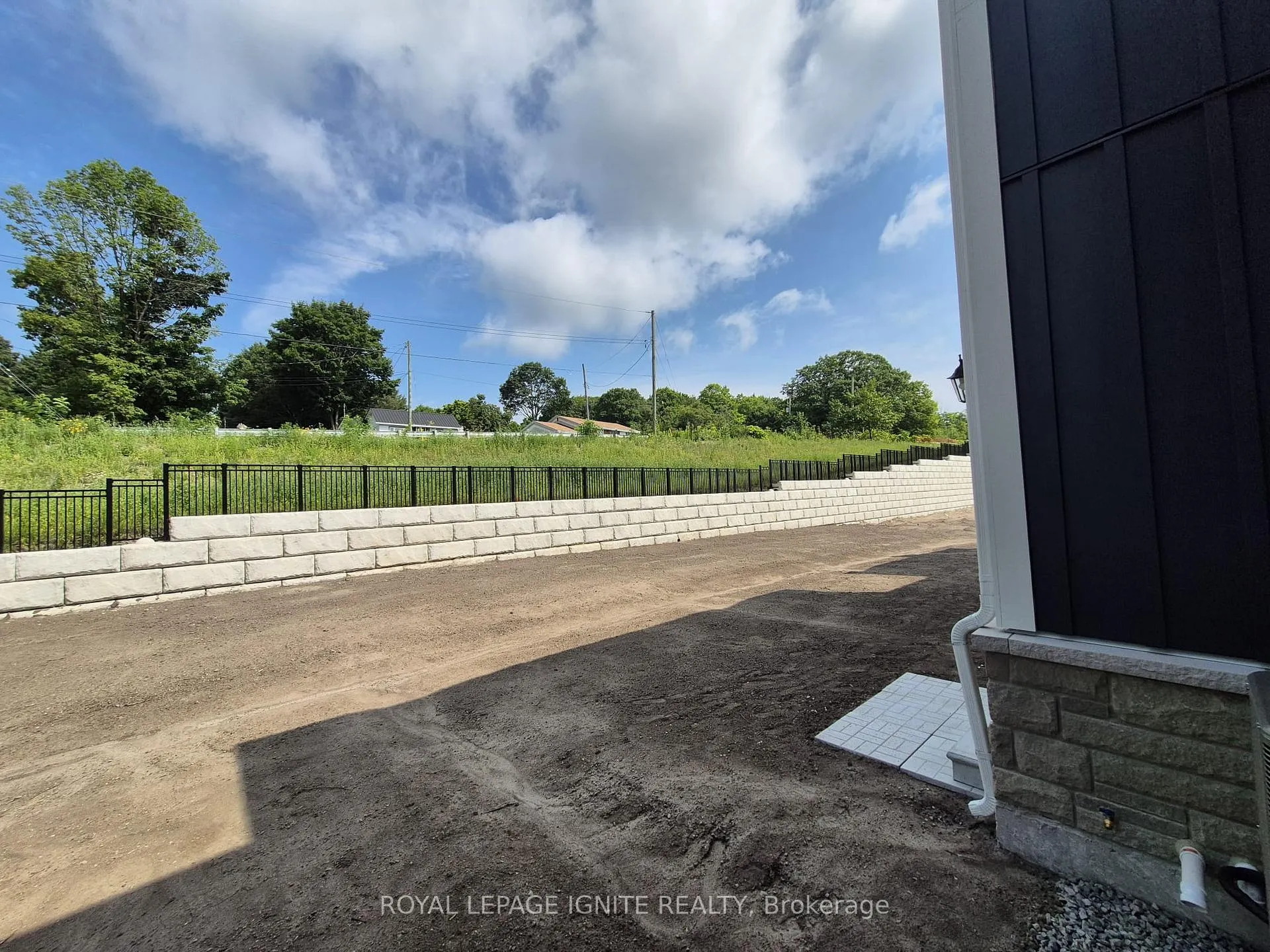 Photo 30 of 526 Hudson Crescent, Midland — HOMEH