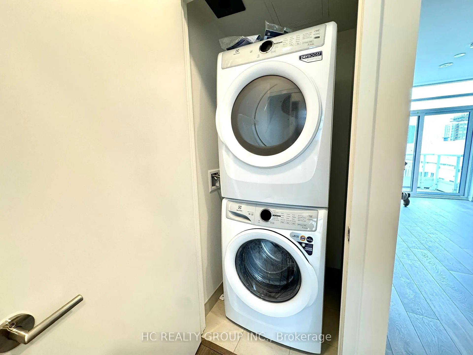 Photo 7 of Unit 808, 8 Beverley Glen Boulevard, Vaughan, Beverley Glen — HOMEH