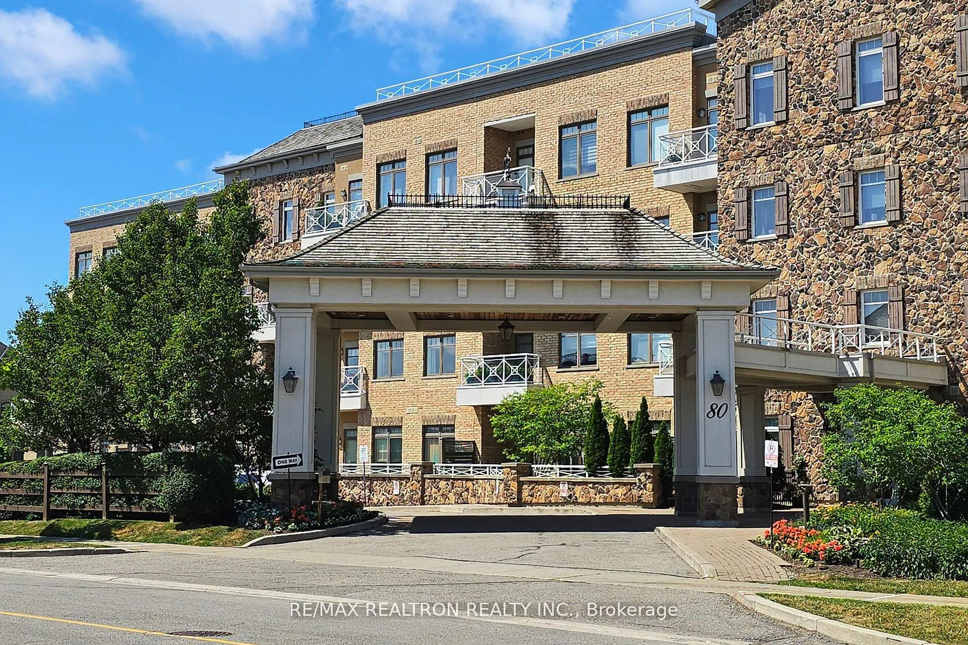 Photo 2 of Unit 123, 80 Burns Boulevard, King, King City — HOMEH