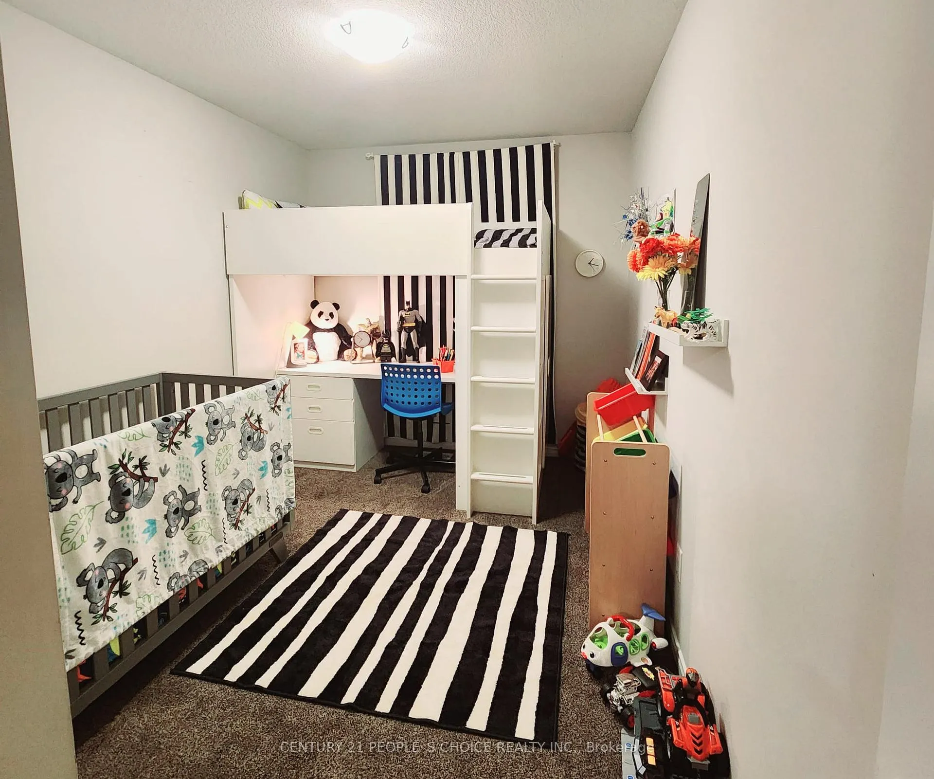 Photo 5 of 562 Blair Creek Drive, Kitchener — HOMEH
