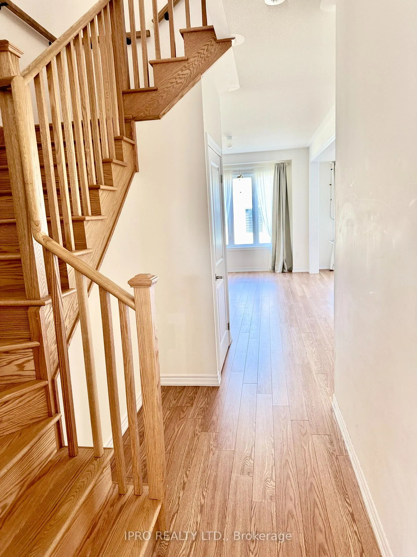 Photo 7 of 62 Valleybrook Road, Barrie, Rural Barrie Southeast — HOMEH