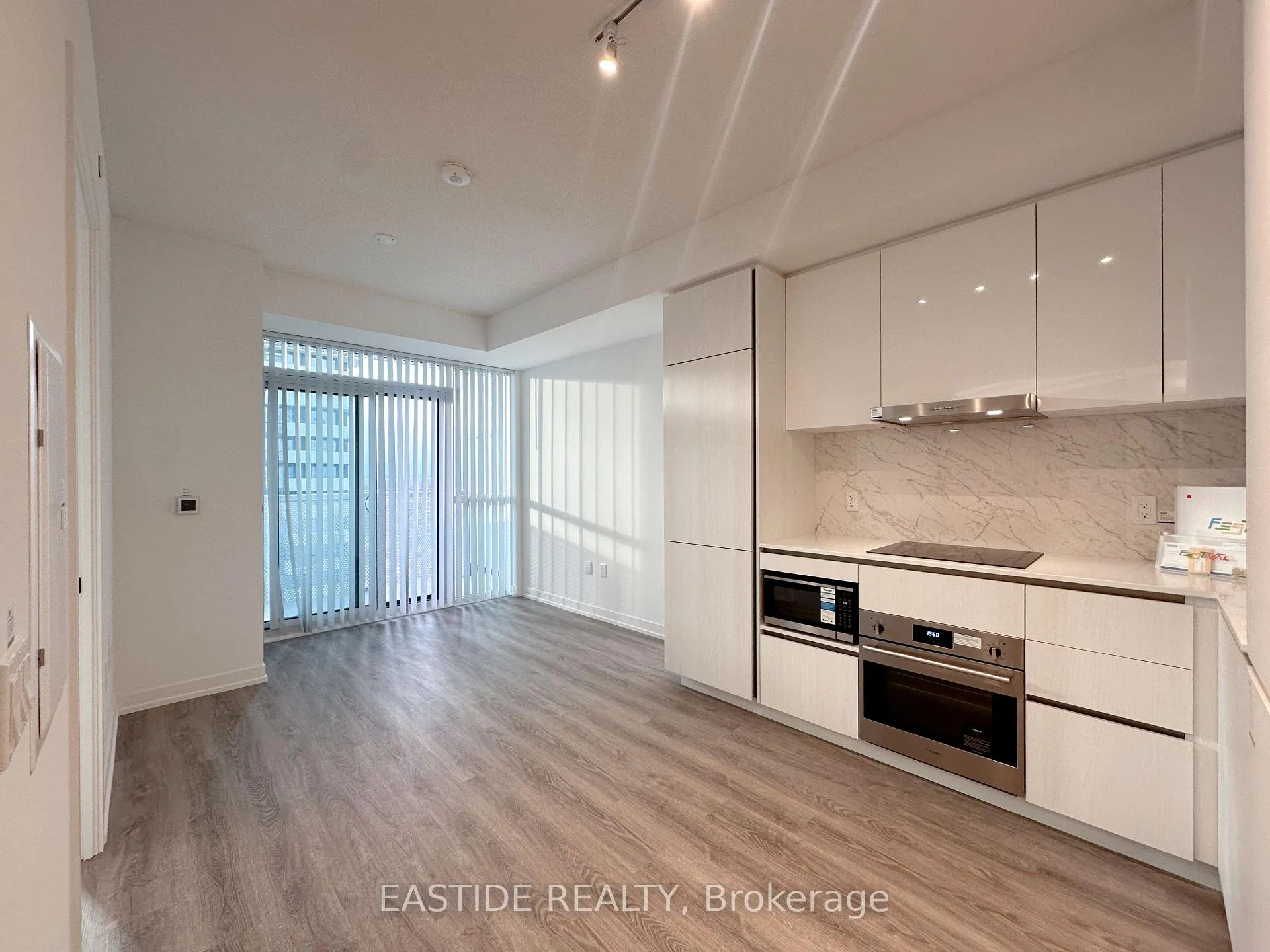 Photo 4 of Unit 1215, 8 Interchange Way, Vaughan, Vaughan Corporate Centre — HOMEH