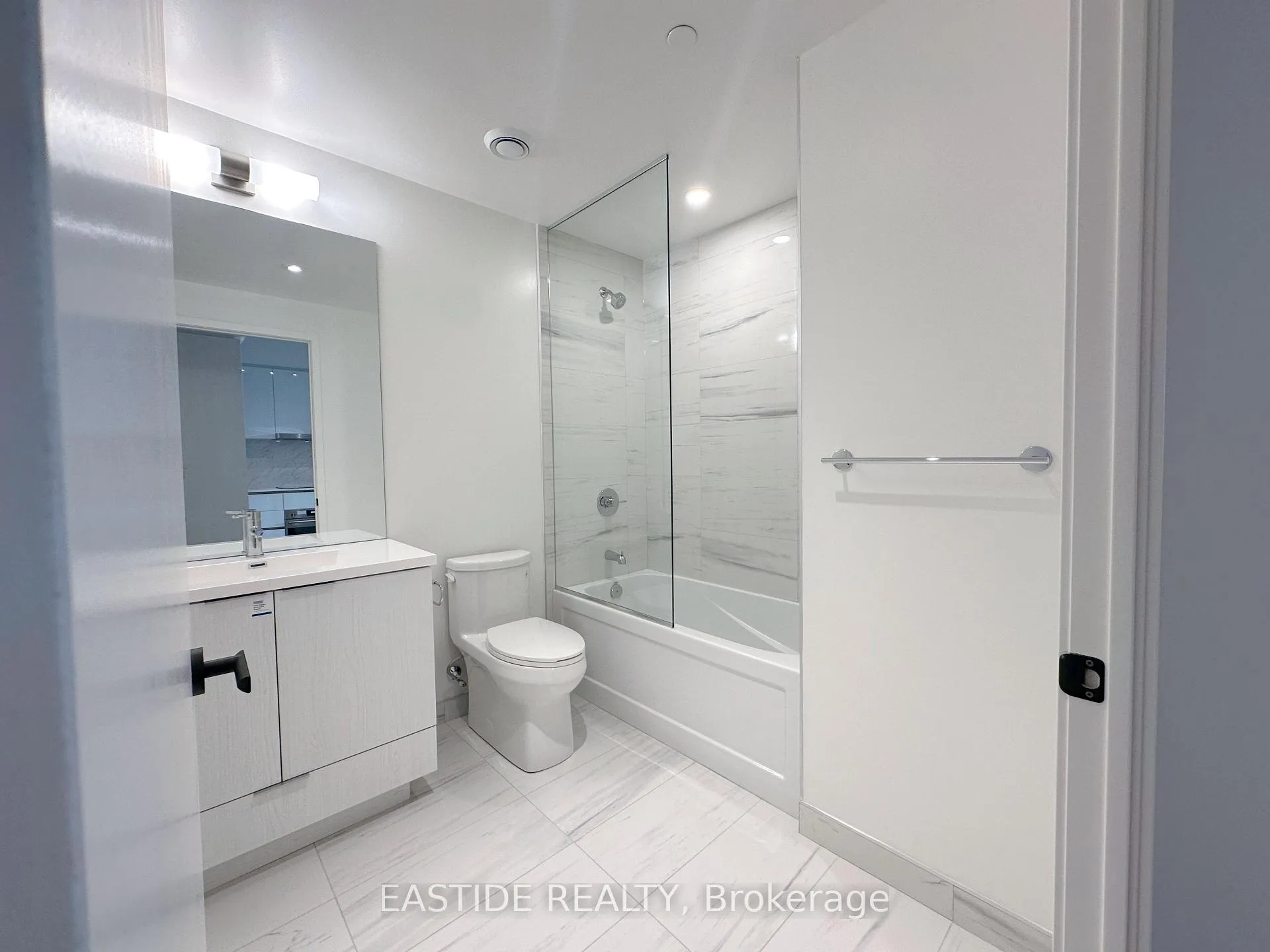 Photo 5 of Unit 1215, 8 Interchange Way, Vaughan, Vaughan Corporate Centre — HOMEH