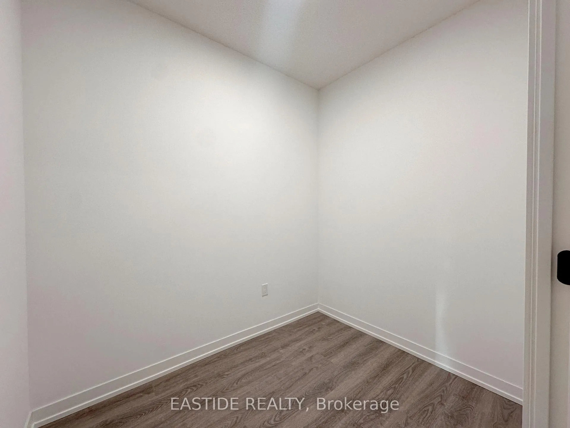 Photo 7 of Unit 1215, 8 Interchange Way, Vaughan, Vaughan Corporate Centre — HOMEH