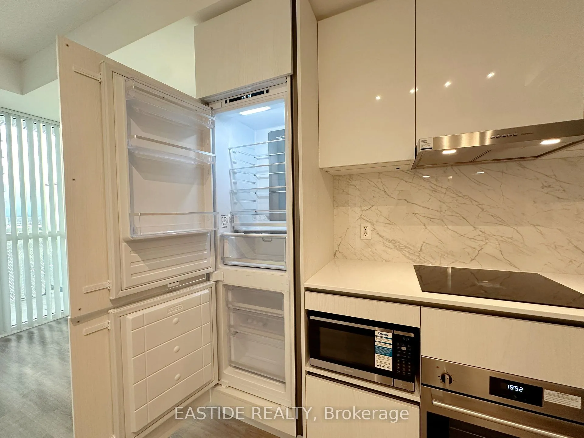 Photo 8 of Unit 1215, 8 Interchange Way, Vaughan, Vaughan Corporate Centre — HOMEH