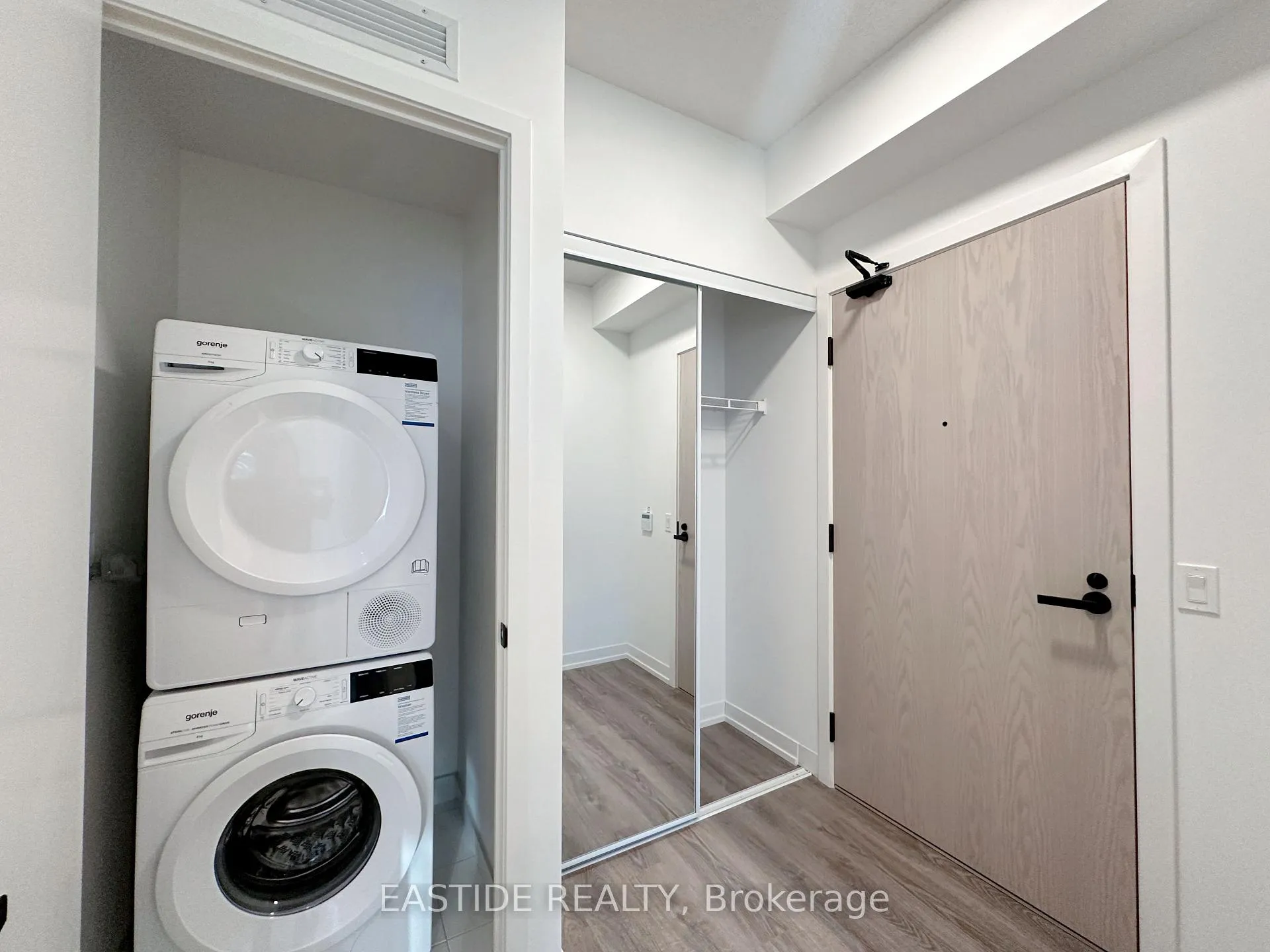 Photo 9 of Unit 1215, 8 Interchange Way, Vaughan, Vaughan Corporate Centre — HOMEH