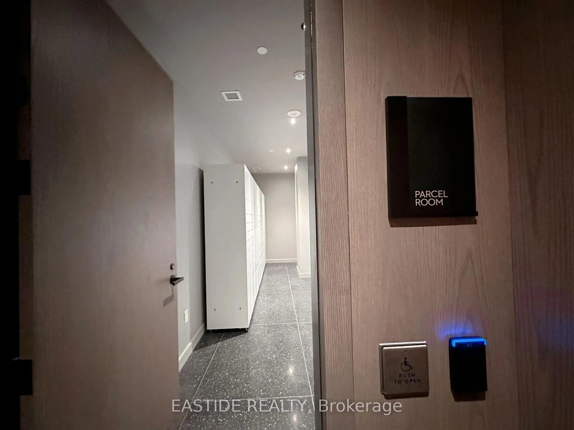 Photo 16 of Unit 1215, 8 Interchange Way, Vaughan, Vaughan Corporate Centre — HOMEH