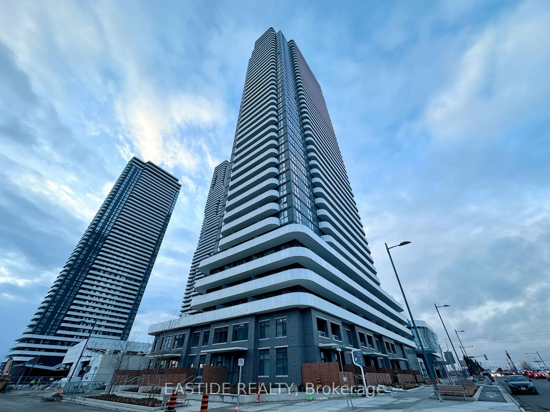 Photo 17 of Unit 1215, 8 Interchange Way, Vaughan, Vaughan Corporate Centre — HOMEH
