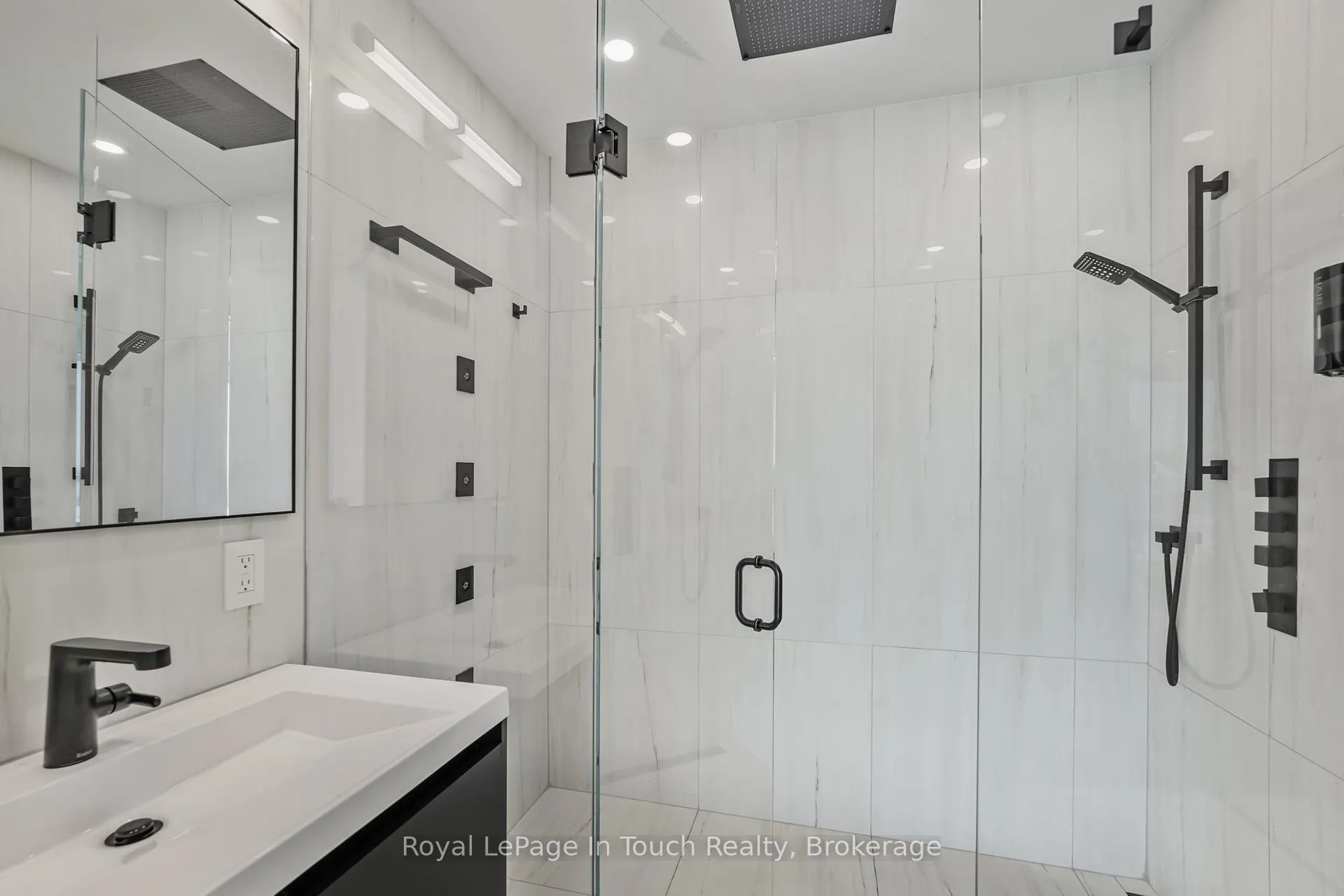 Photo 15 of 17 Swan Lane, Tay, Port McNicoll — HOMEH