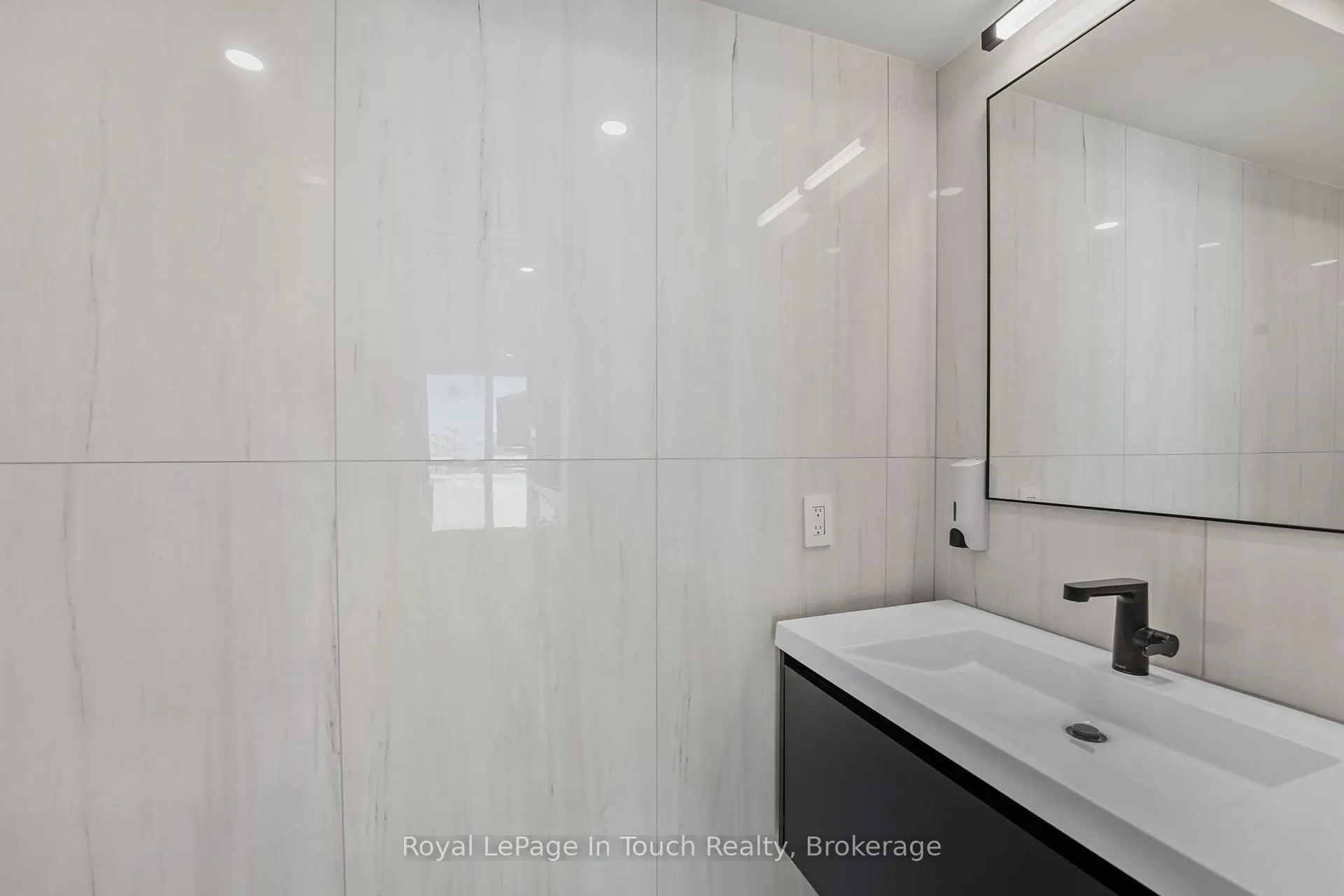 Photo 17 of 17 Swan Lane, Tay, Port McNicoll — HOMEH