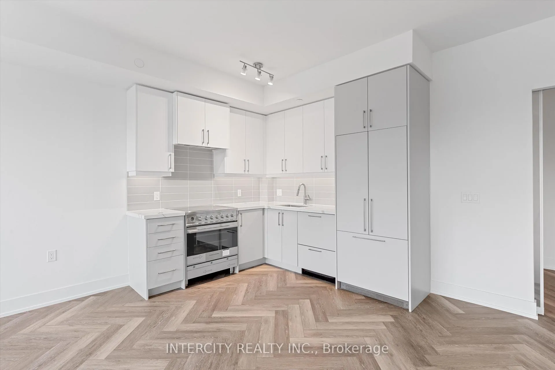 Photo 8 of Unit 205, 2075 King Road, King, King City — HOMEH