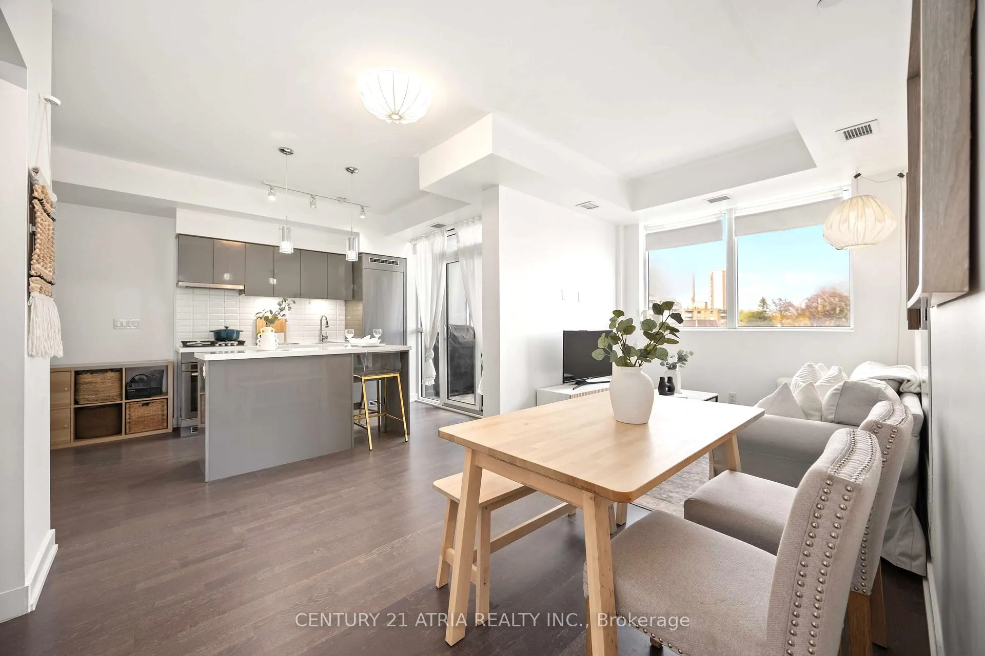 Photo 3 of Unit 303, 501 St Clair Avenue W, Toronto, Casa Loma — HOMEH