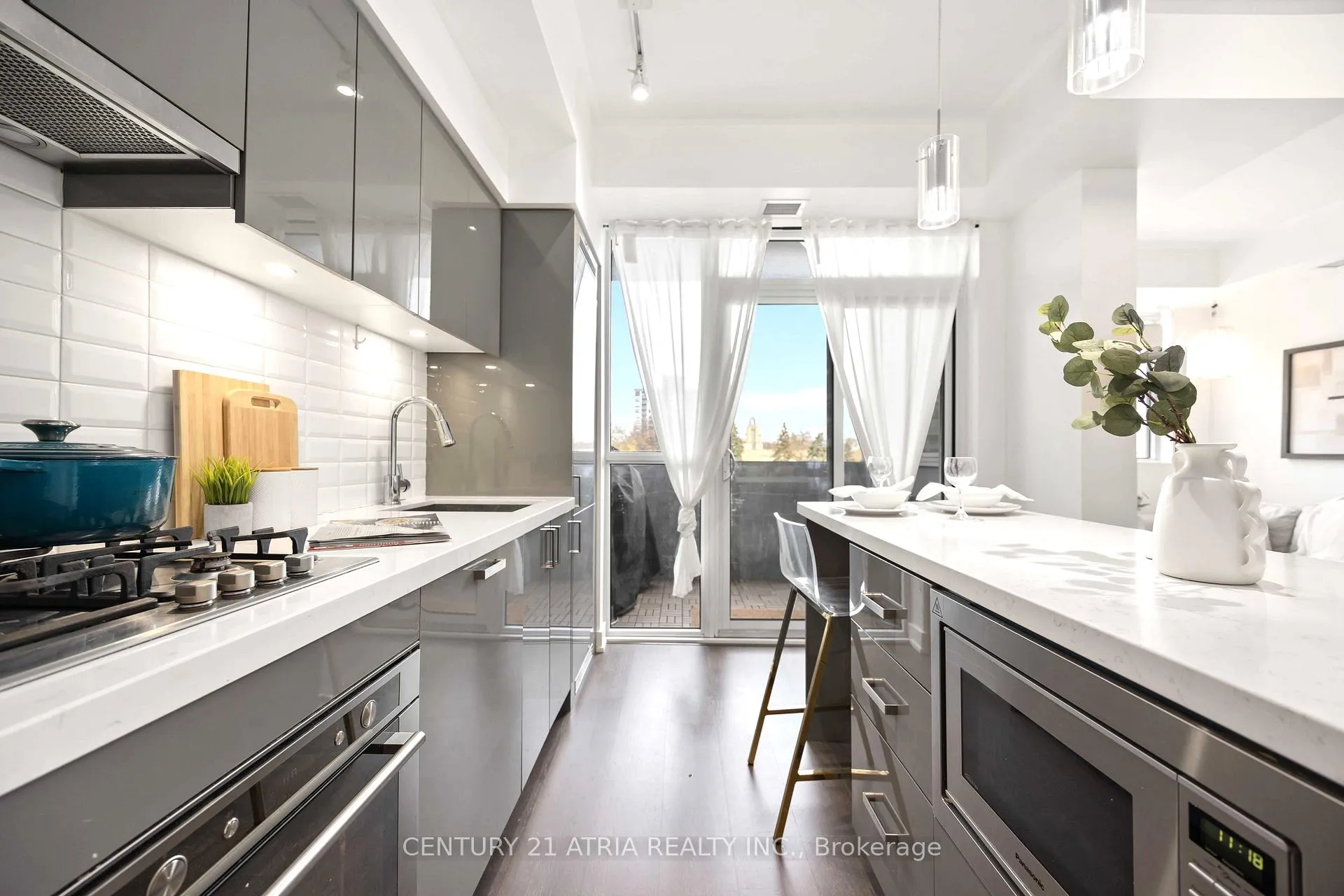 Photo 5 of Unit 303, 501 St Clair Avenue W, Toronto, Casa Loma — HOMEH