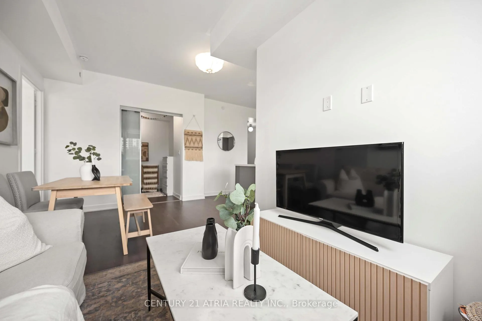 Photo 6 of Unit 303, 501 St Clair Avenue W, Toronto, Casa Loma — HOMEH