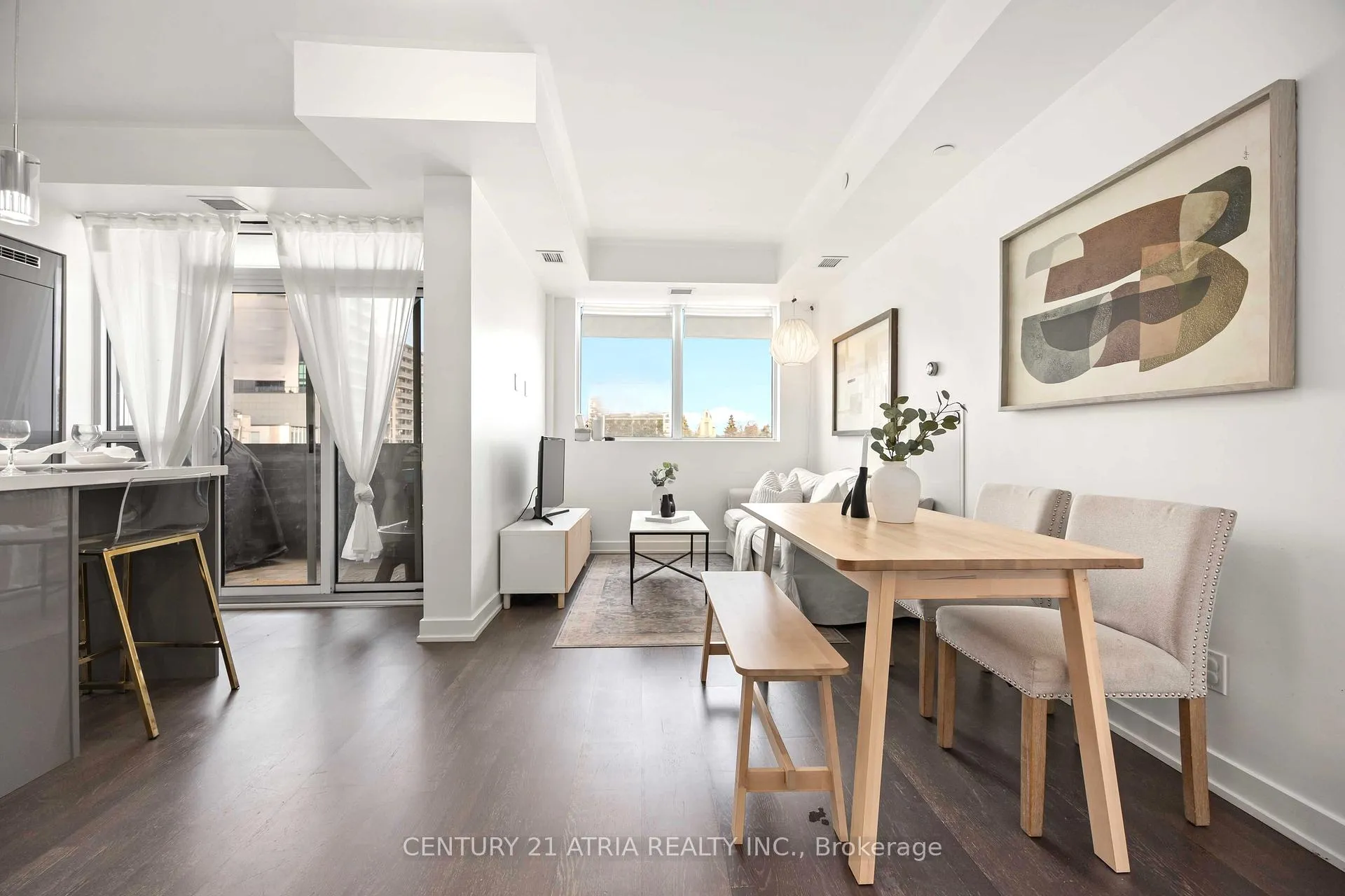 Photo 8 of Unit 303, 501 St Clair Avenue W, Toronto, Casa Loma — HOMEH