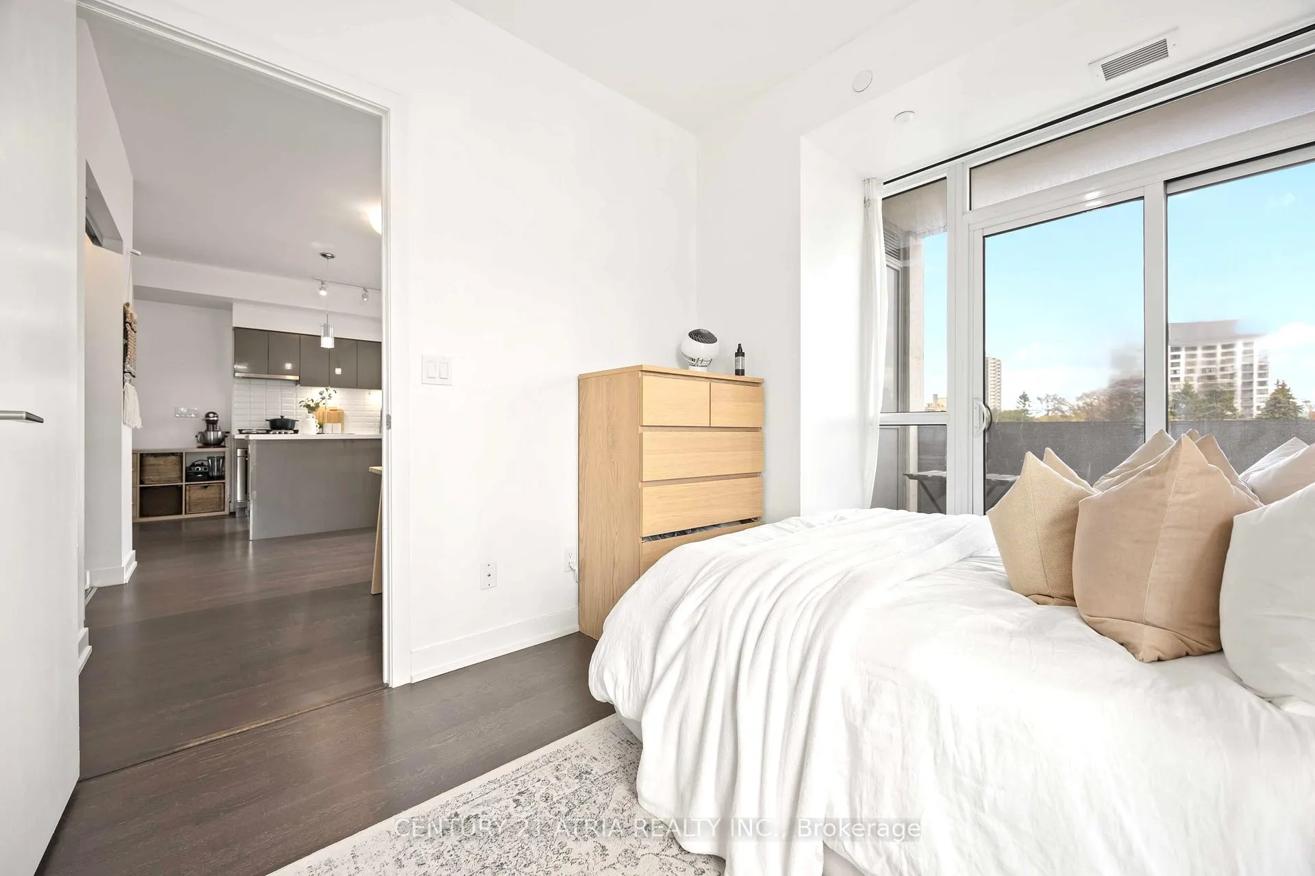 Photo 18 of Unit 303, 501 St Clair Avenue W, Toronto, Casa Loma — HOMEH