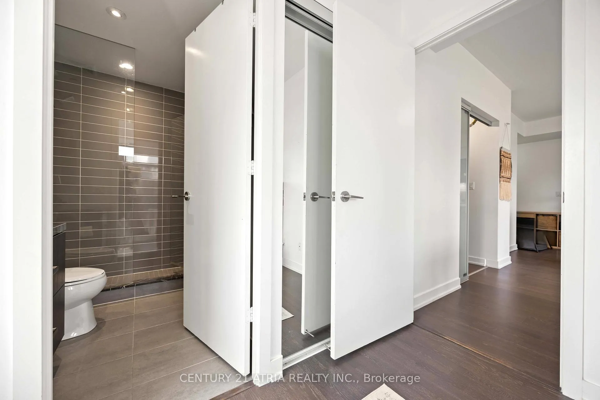 Photo 19 of Unit 303, 501 St Clair Avenue W, Toronto, Casa Loma — HOMEH