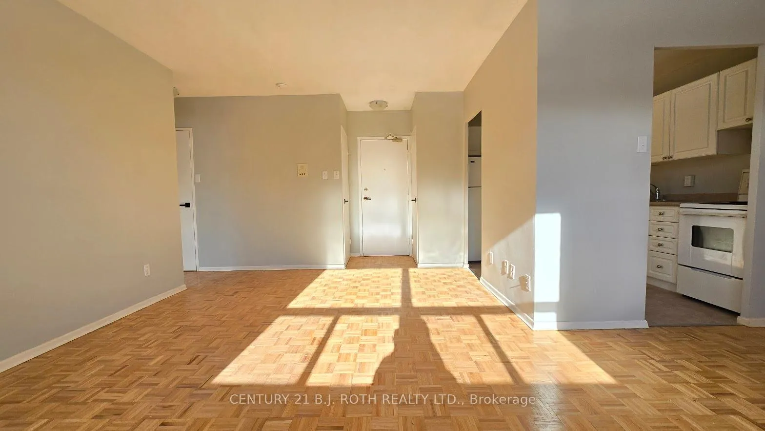 Photo 4 of Unit 206, 98 Holgate Street, Barrie, Allandale — HOMEH